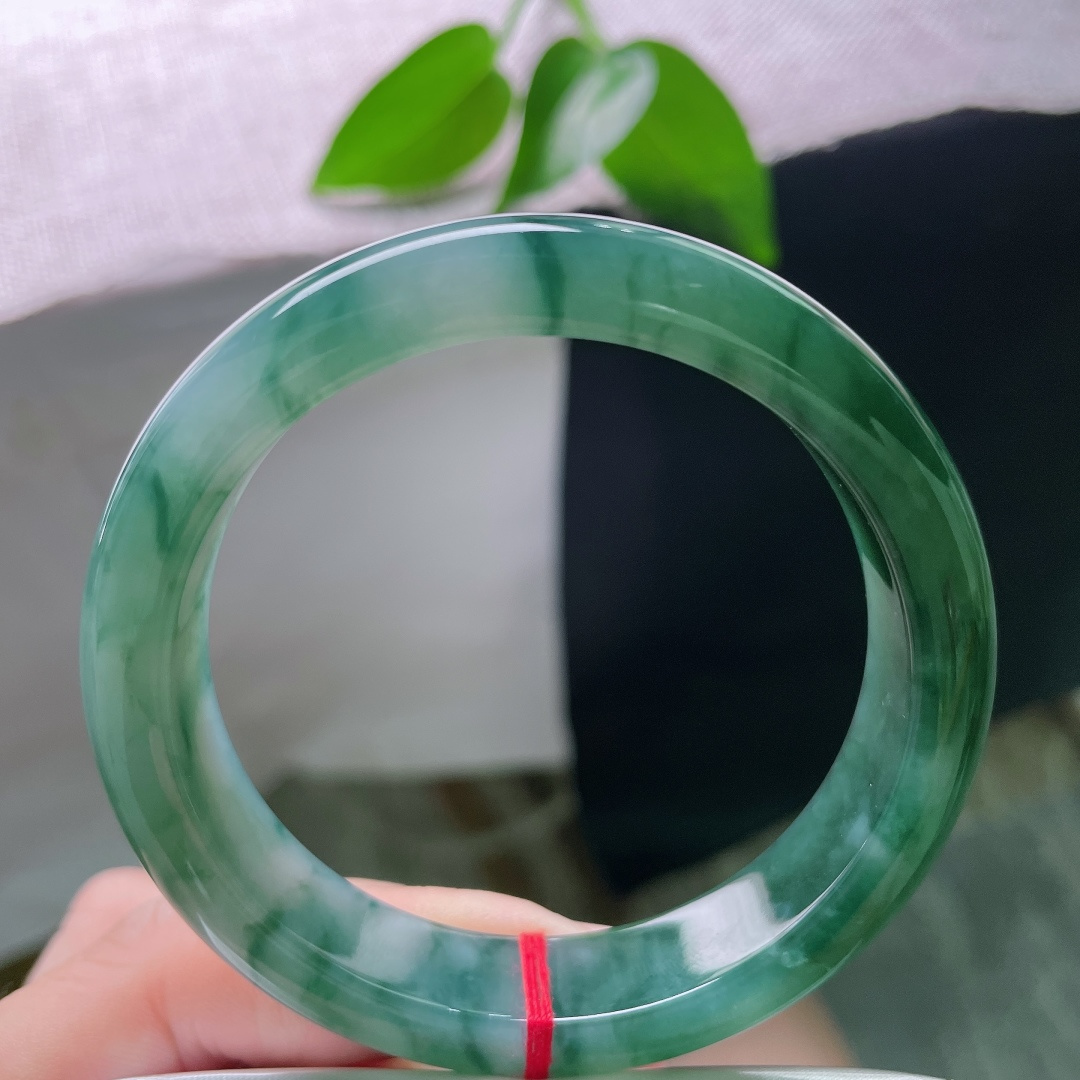 55.7/12.1/8.1，湖水蓝正圈，种老，水头好，飘花摇曳生姿，古色古香，无裂，59411