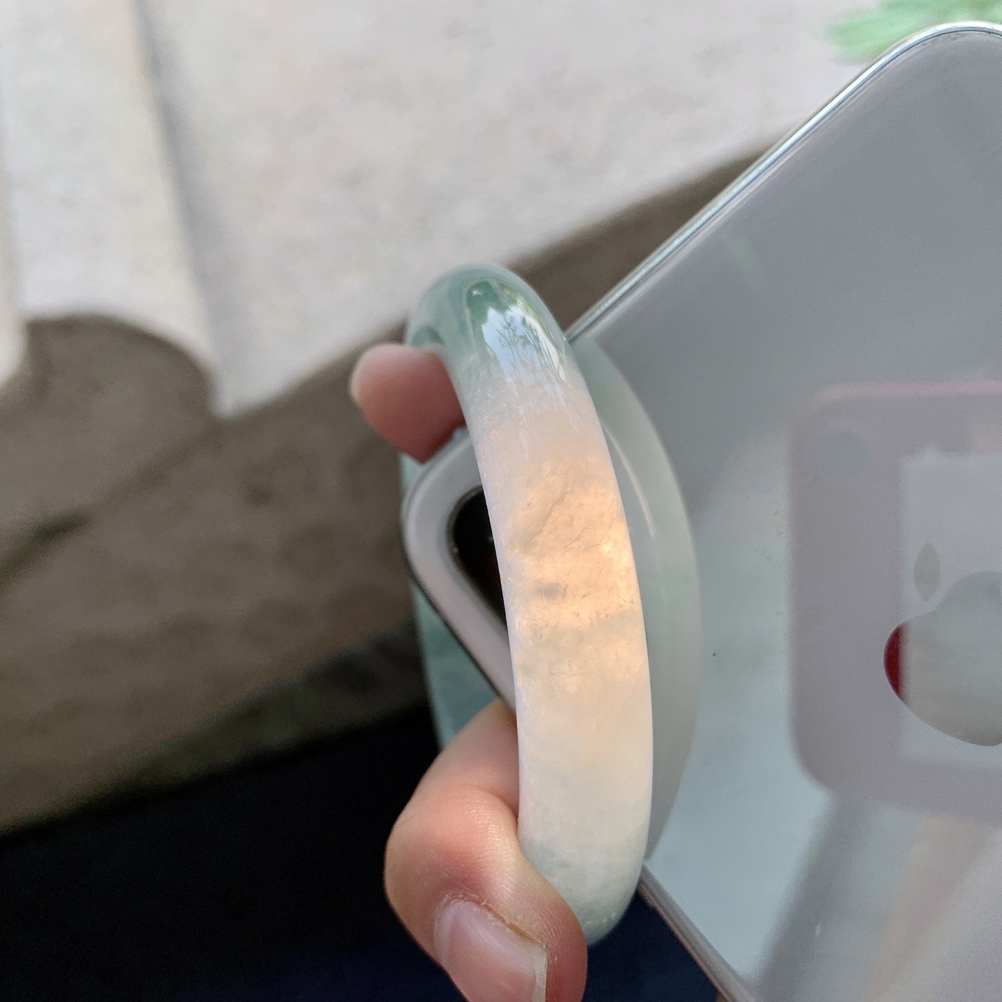 正圈53 54 圈口54.6/11/9.2 编码C5093031 冰糯晴绿，水润，种老，细腻，打灯有絮线