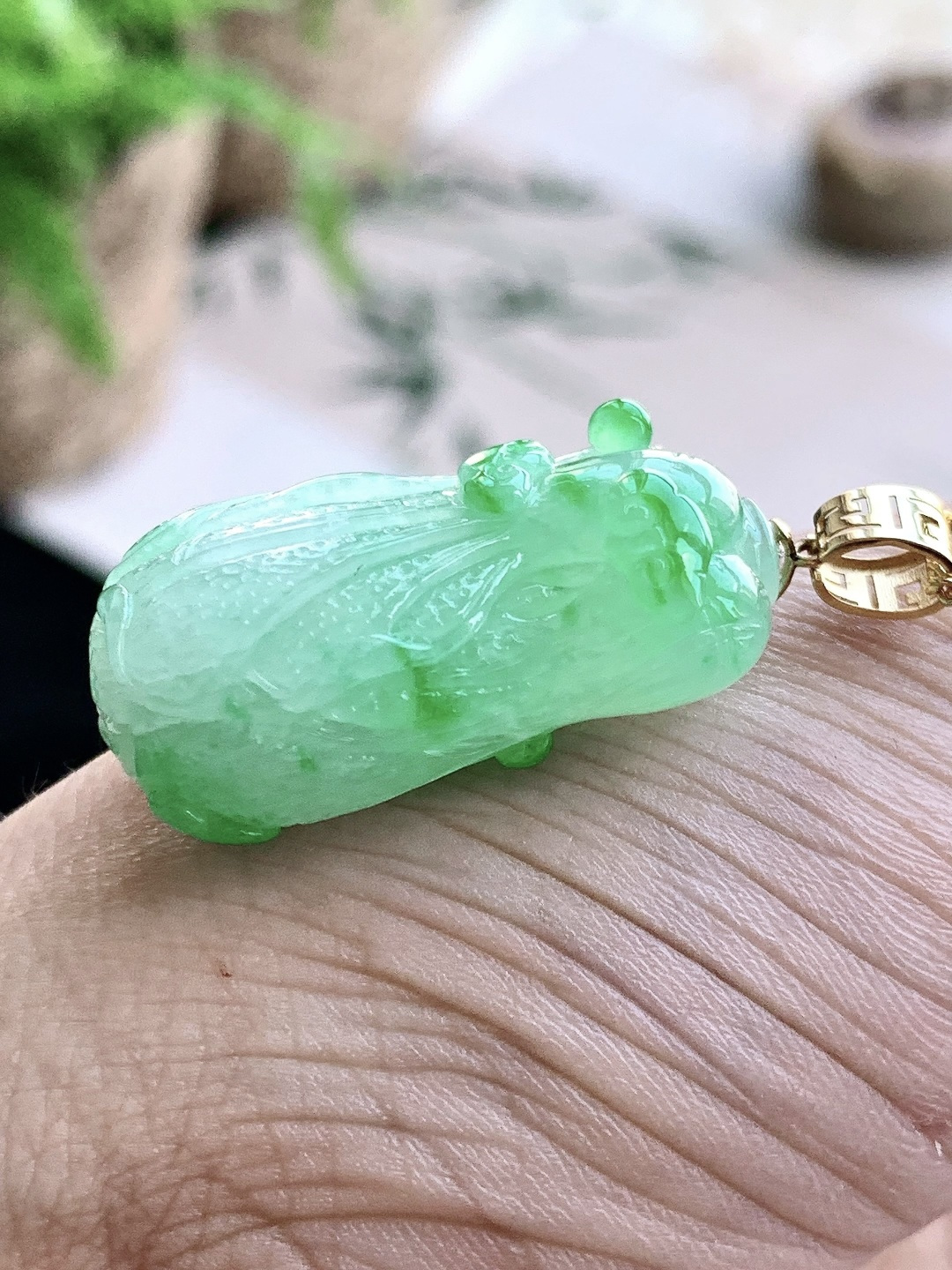【镶嵌】️冰糯种飘绿花白菜百财吊坠 【说明】缅甸 18k金镶嵌 性比高 飘花 超厚 【整体】38.8 【裸石】30.7-18.1-11.3 【重量】12.1克