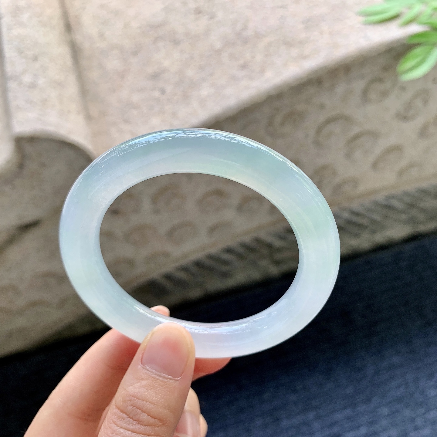 圆条53 54 圈口54/9.9/10.4 编码LZ093020 冰糯飘绿，水润，种老，细腻，无裂