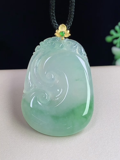 18k金镶冰飘绿和和美美，无裂，尺寸35.5-24.9-3.8mm，j29tgj