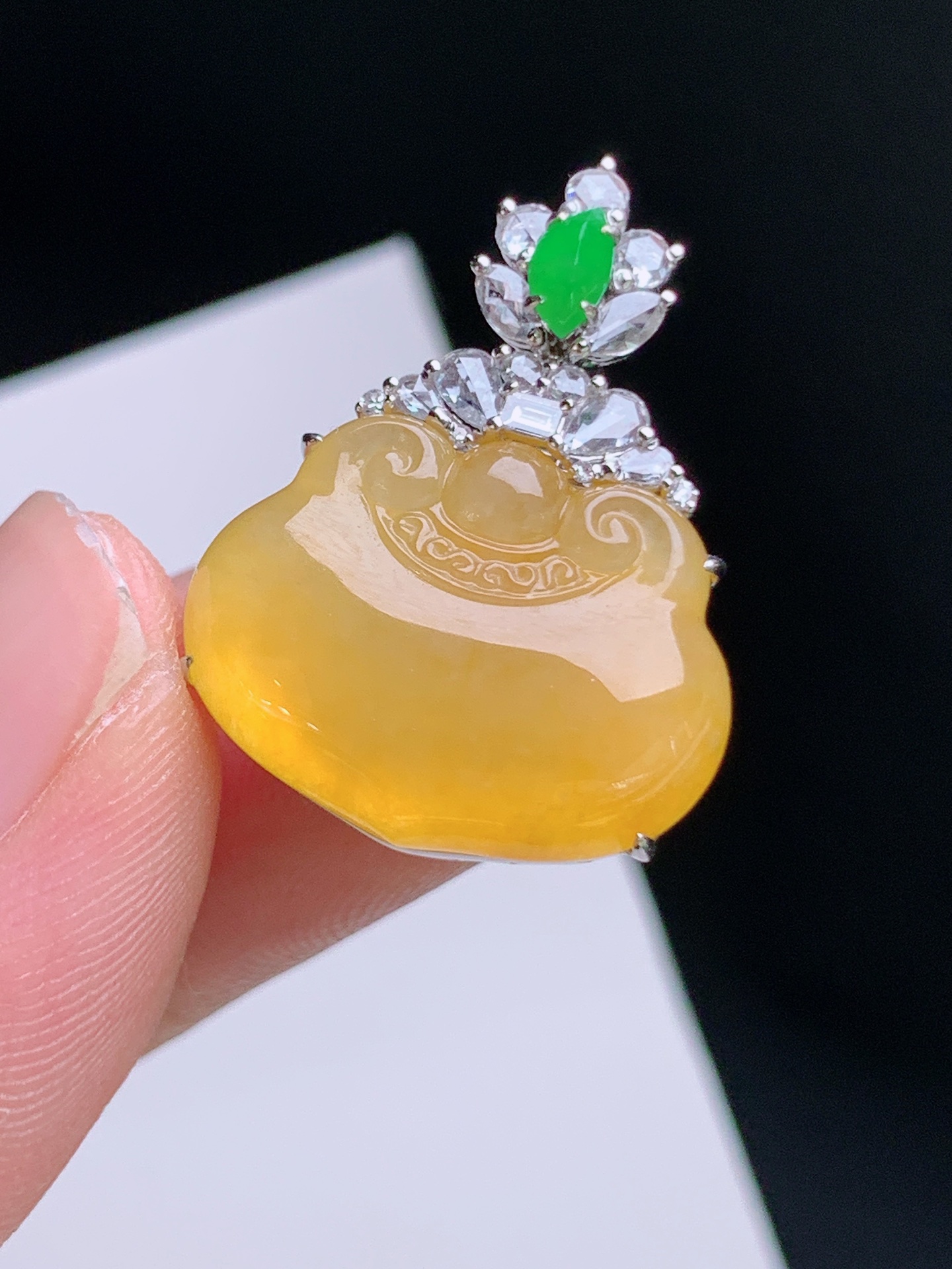 ️ 黄翡如意锁吊坠，色调明艳，质地通透，版型圆润，裸石13.5-18.6-3.624.3 99