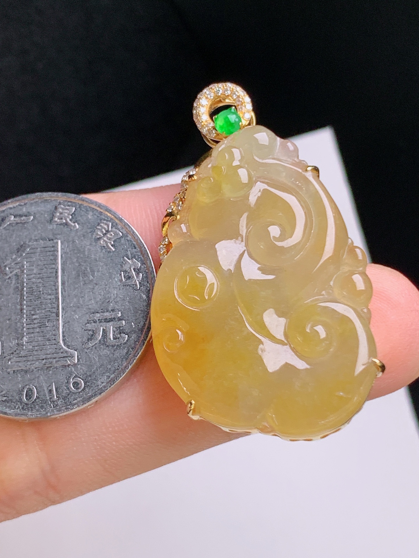 ️ 黄翡如意吊坠，色泽温润，胶感十足，雕工细腻，裸石32.7-22.2-3.139.5，68