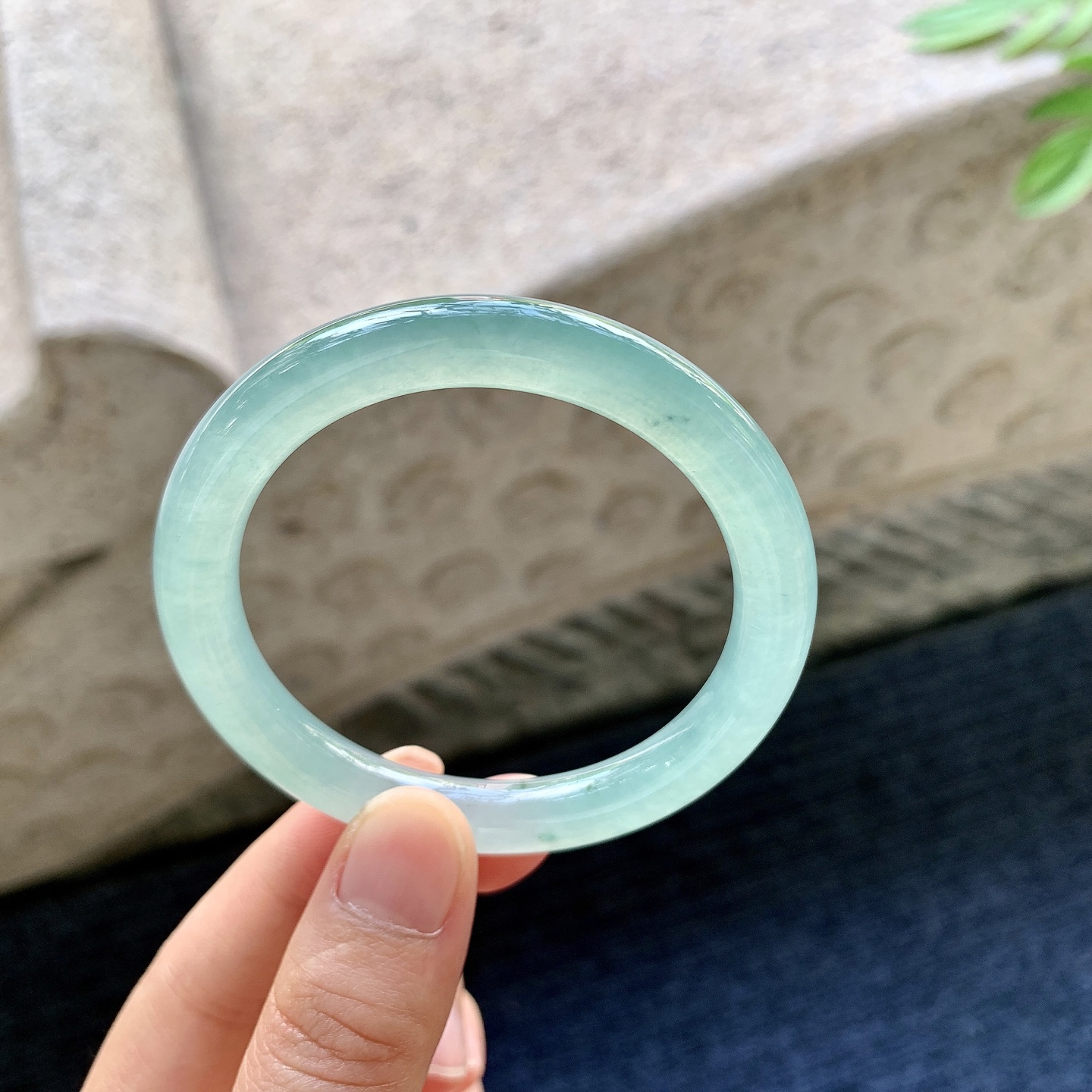 圆条50 51 圈口51.3/8.5/8.3 编码DZ093010 冰糯晴绿，水润，种老，细腻，打灯有絮线