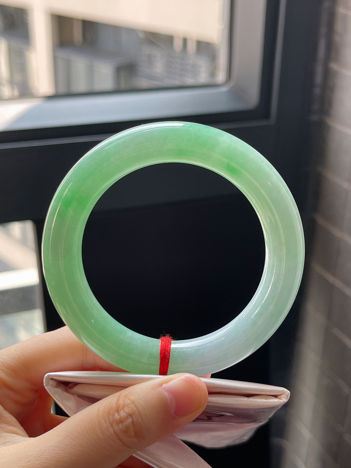 圈口56.8，糯化种绿色圆条手镯