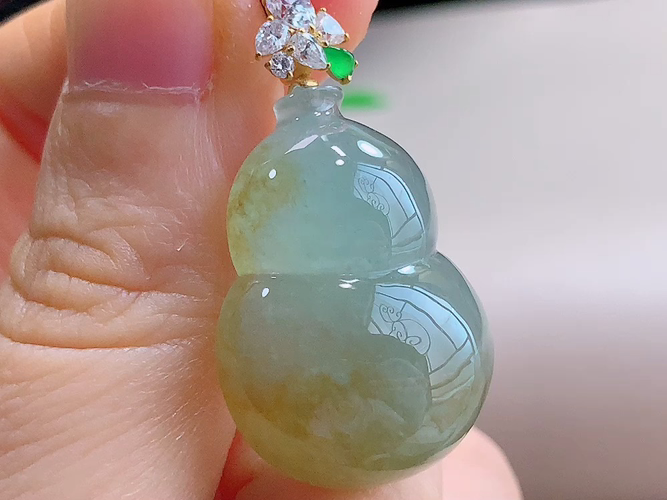 ️ 18K金伴钻葫芦，无裂，尺寸33.5/26.0-18.8-10.2mm，包A附证书