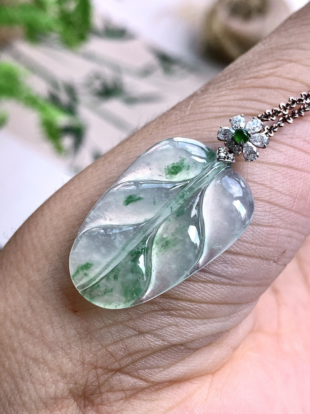 【镶嵌】️冰飘绿花叶子树叶吊坠 【说明】缅甸 18k金镶嵌 性比高 飘花 【整体】35.8 【裸石】28.8-18.7-3.9 【重量】4.1克