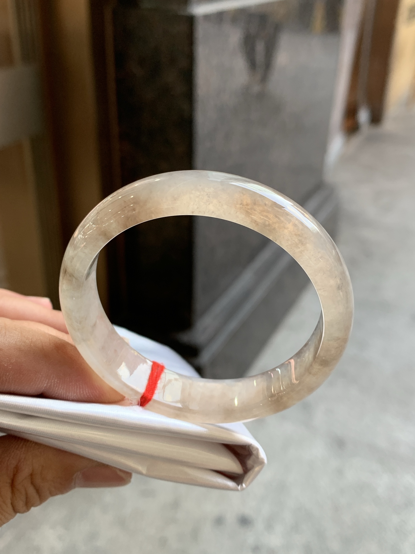 56.2-13-6.5 冰茶色正圈 特色镯，近期市场比较火的网红料 冰透底带点咖啡色 0929-N294-1