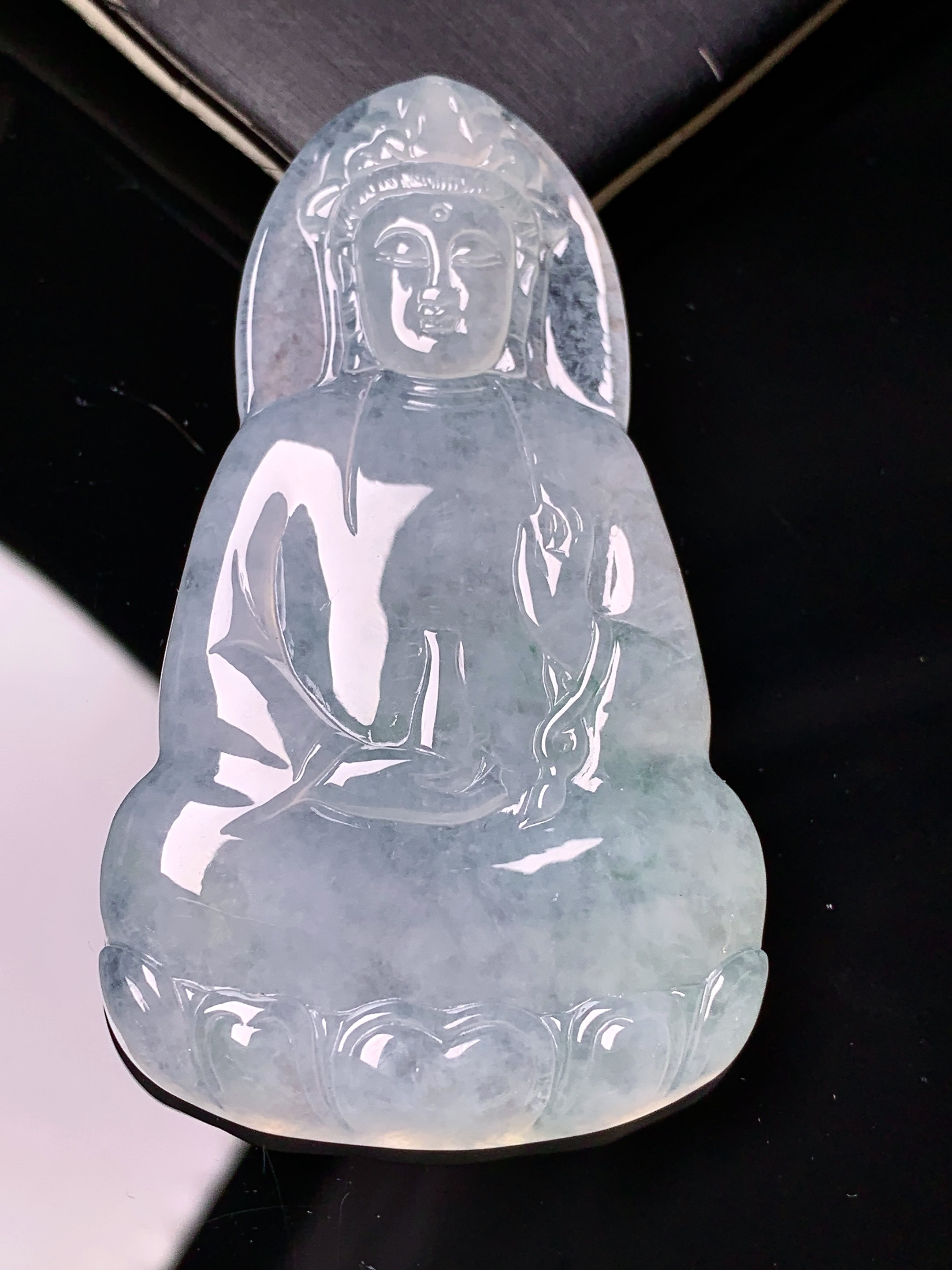 冰种观音菩萨吊坠 玉质细腻 色泽艳丽清新 水润亮眼 整体尺寸65.9*37.7*5.7 d1