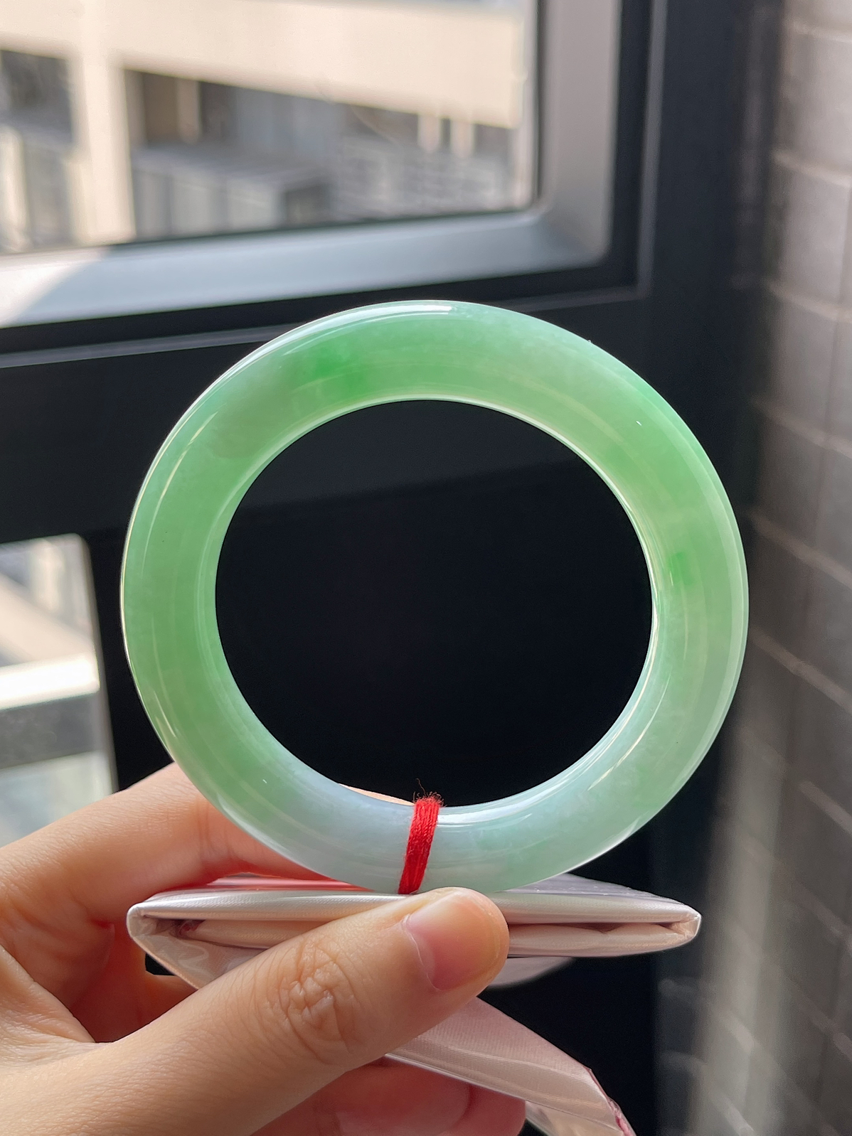 圈口56.8，糯化种绿色圆条手镯