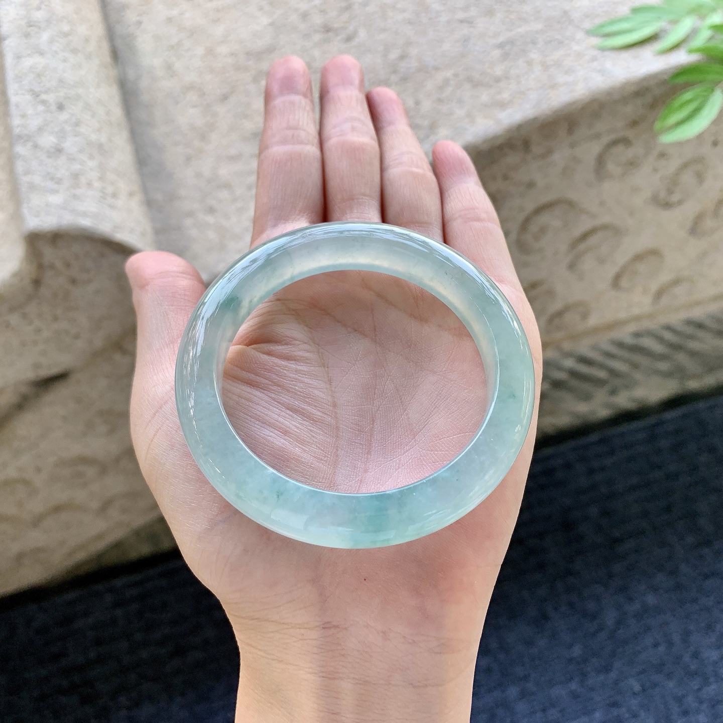 正圈53 54 圈口54.6/11/9.2 编码C5093031 冰糯晴绿，水润，种老，细腻，打灯有