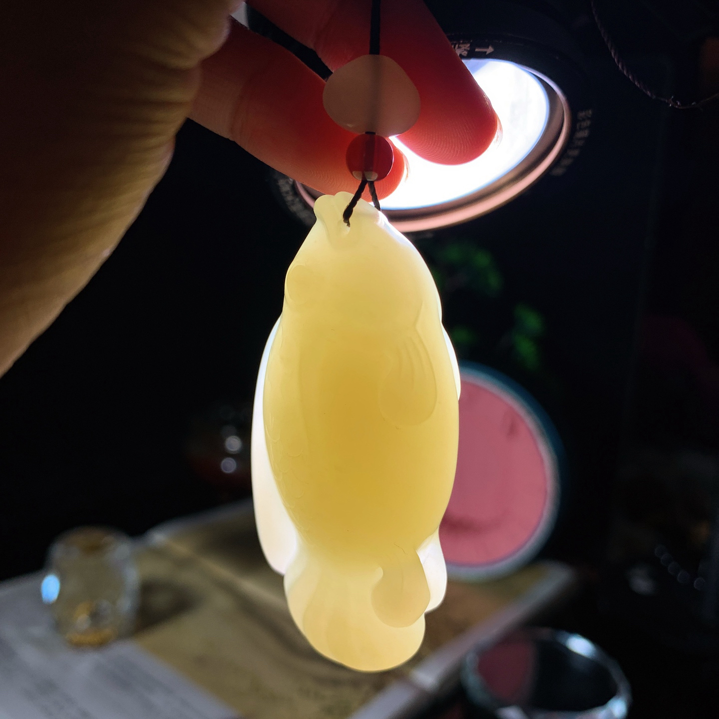 新疆若羌黄口料如鱼得水鱼挂件！尺寸64/30/16重47克 玉质细腻油润。手推出油。佩戴高端典雅。lt260929