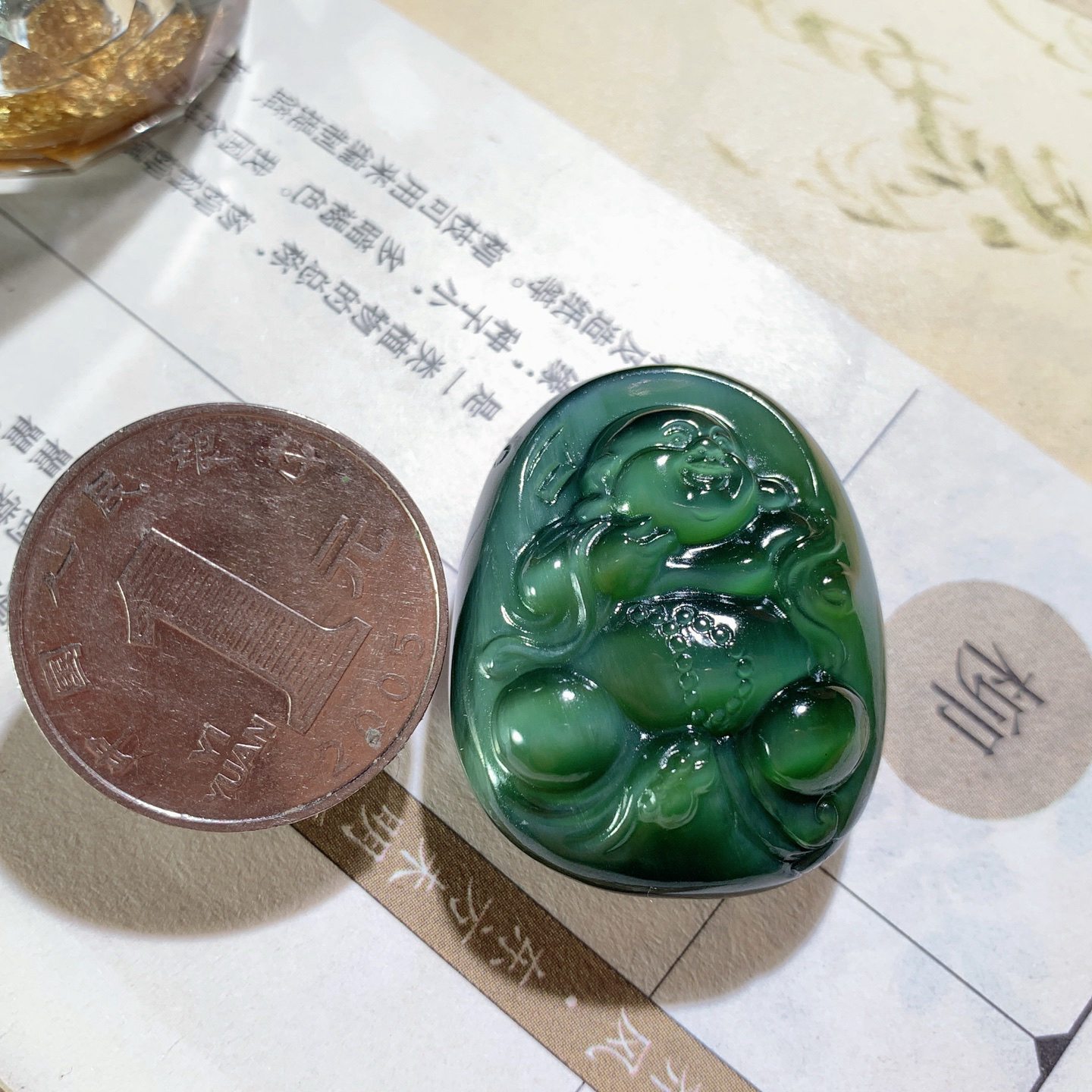 和田玉菠菜绿俄罗斯碧玉猫眼佛引福来挂件 尺寸33/27/15重24克。玉质细腻油润。手推出油。佩戴高端典雅。lt260929
