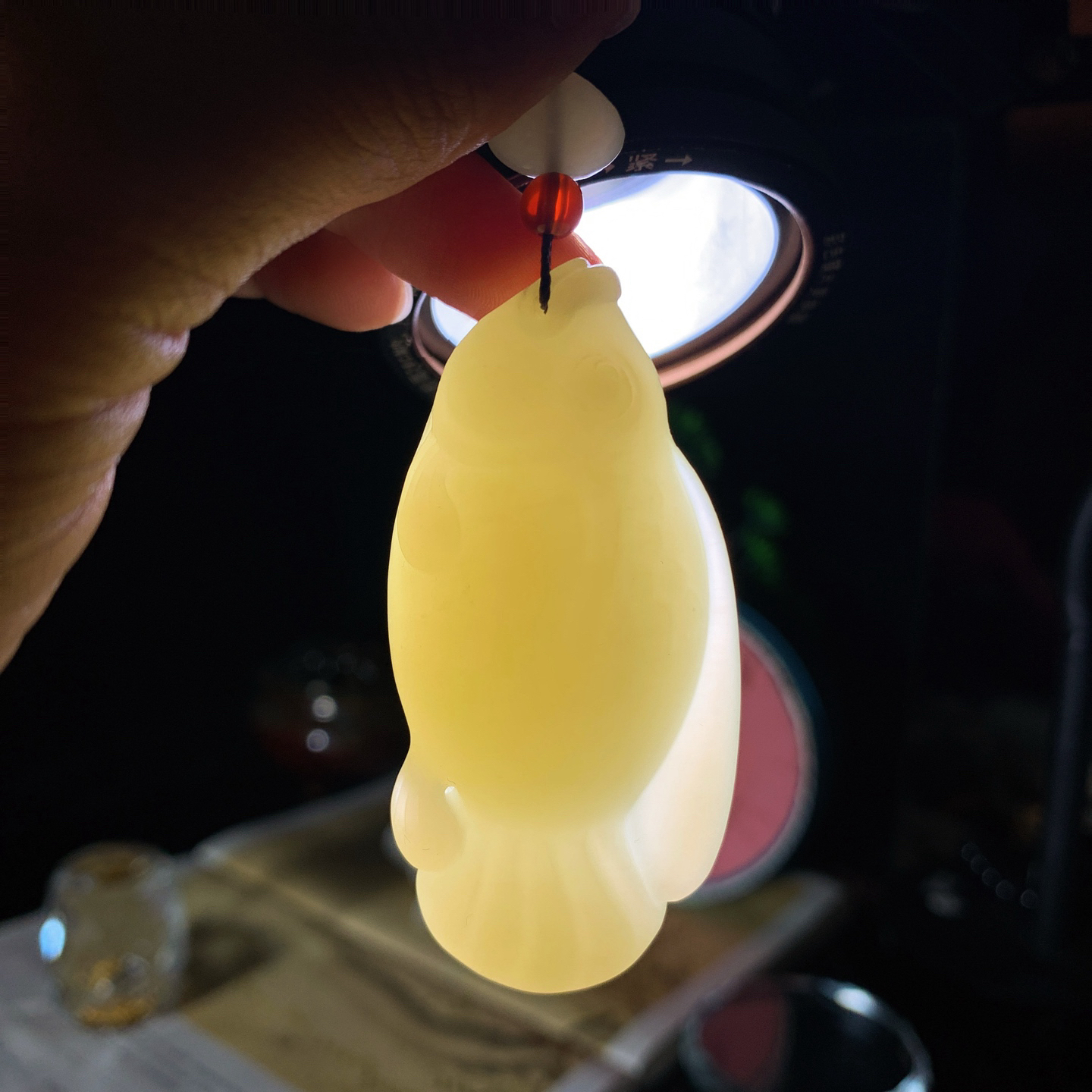 新疆若羌黄口料如鱼得水鱼挂件！尺寸64/30/16重47克 玉质细腻油润。手推出油。佩戴高端典雅。lt260929
