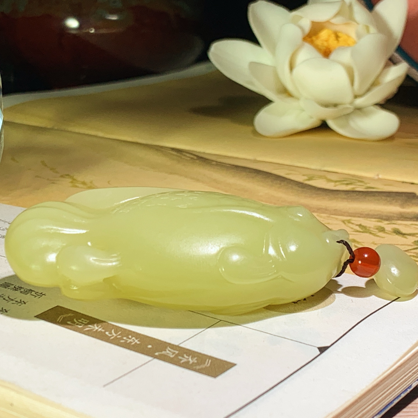 新疆若羌黄口料如鱼得水鱼挂件！尺寸64/30/16重47克 玉质细腻油润。手推出油。佩戴高端典雅。lt260929