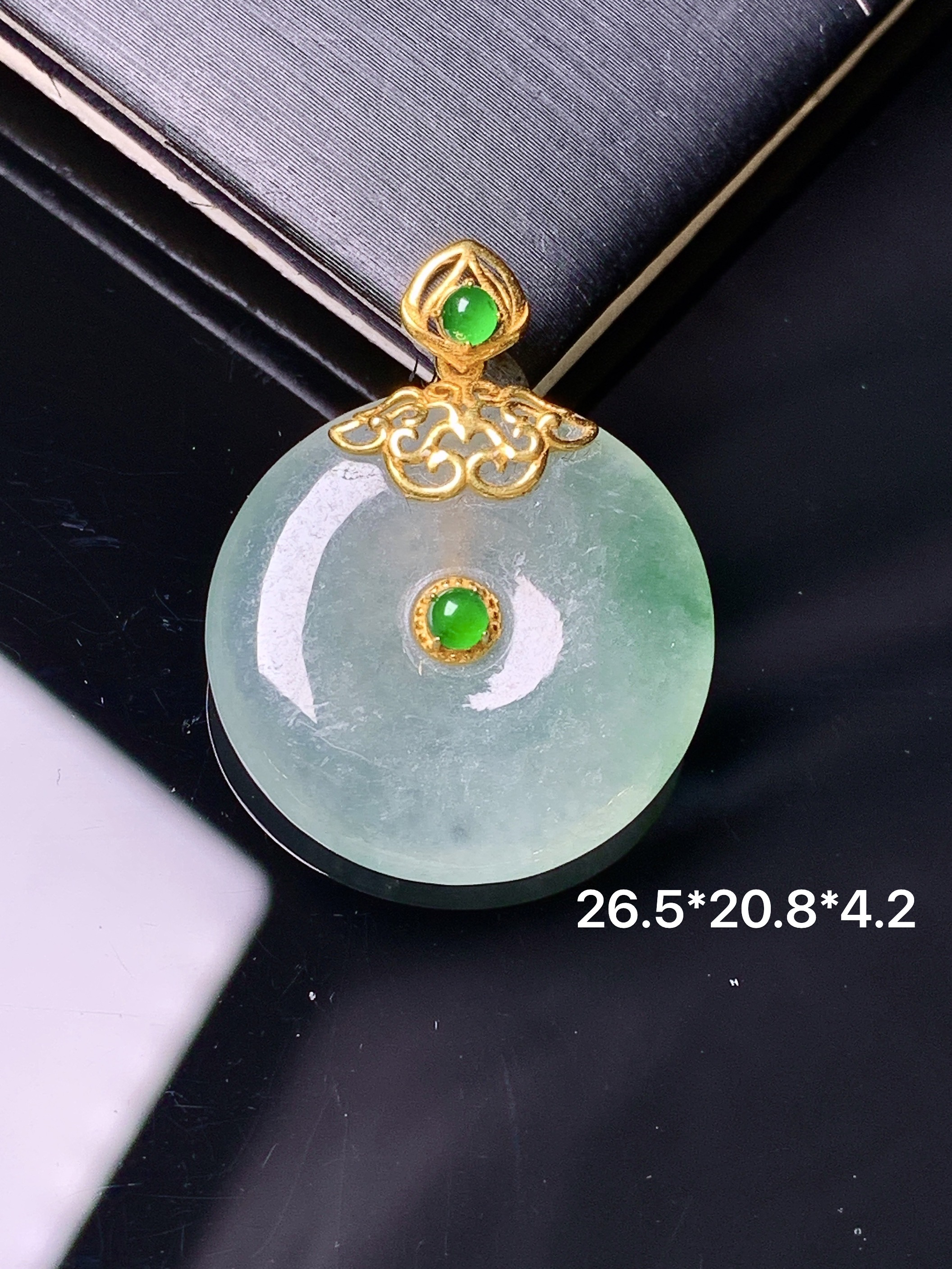 18k金钻镶嵌吊坠 玉质细腻 色泽艳丽清新 水润亮眼 整体尺寸26.2*20.8*4.2 e6