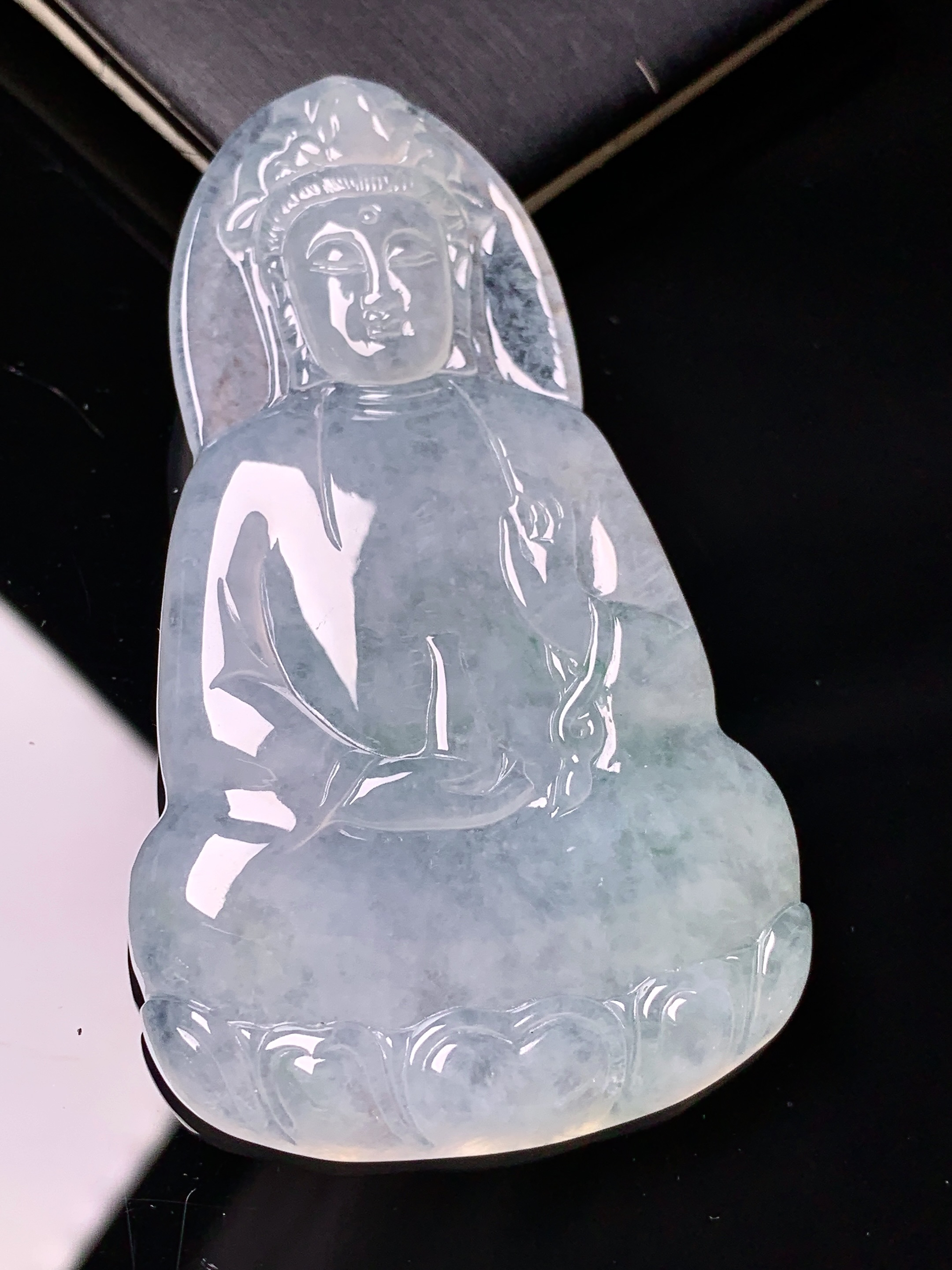 冰种观音菩萨吊坠 玉质细腻 色泽艳丽清新 水润亮眼 整体尺寸65.9*37.7*5.7 d1