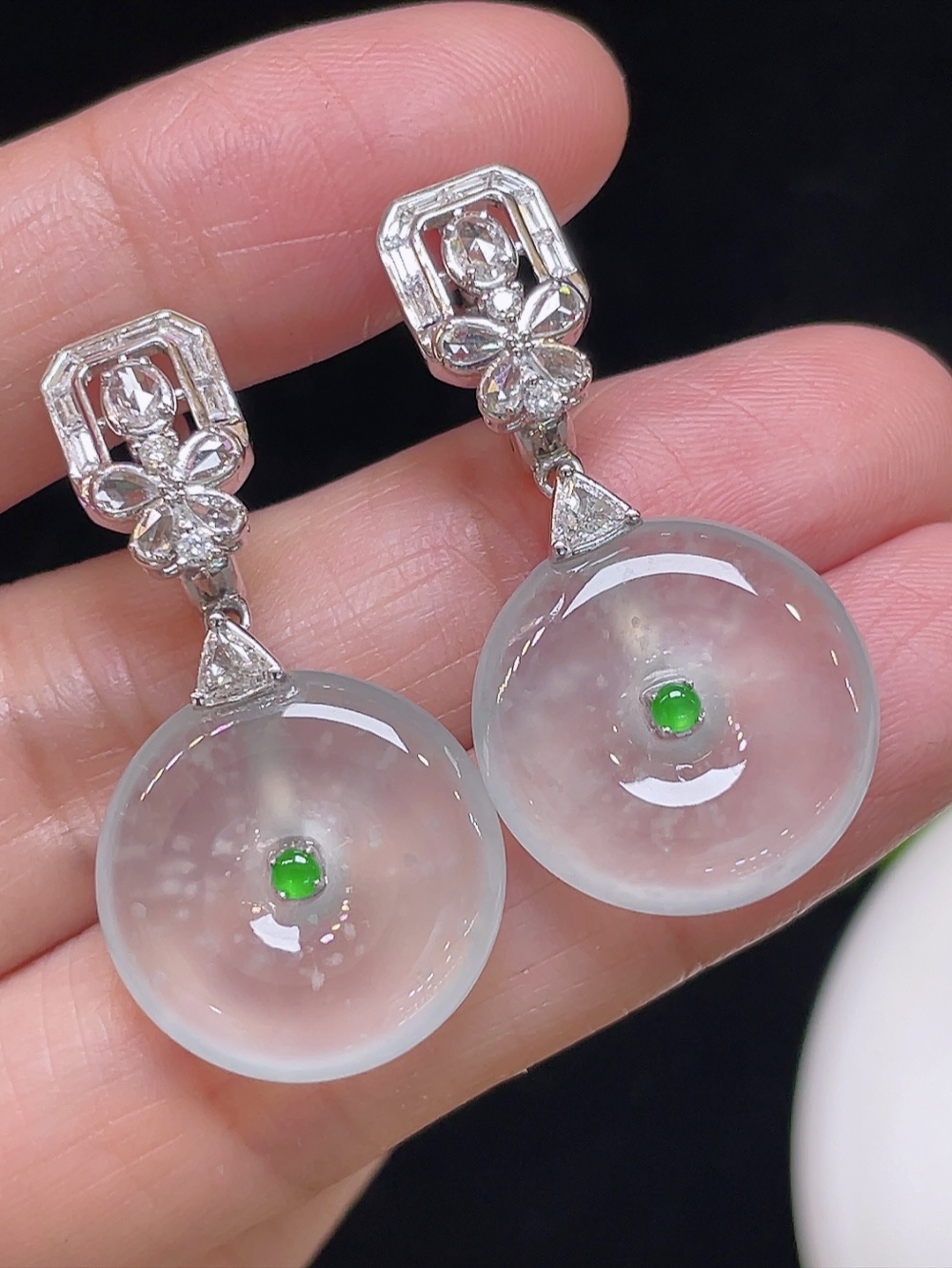 【冰种飘雪花，平安扣耳环】大件饱满，通透水润，玉质细腻，翠色鲜艳，18k金奢华钻石镶嵌️，18.1-4.2