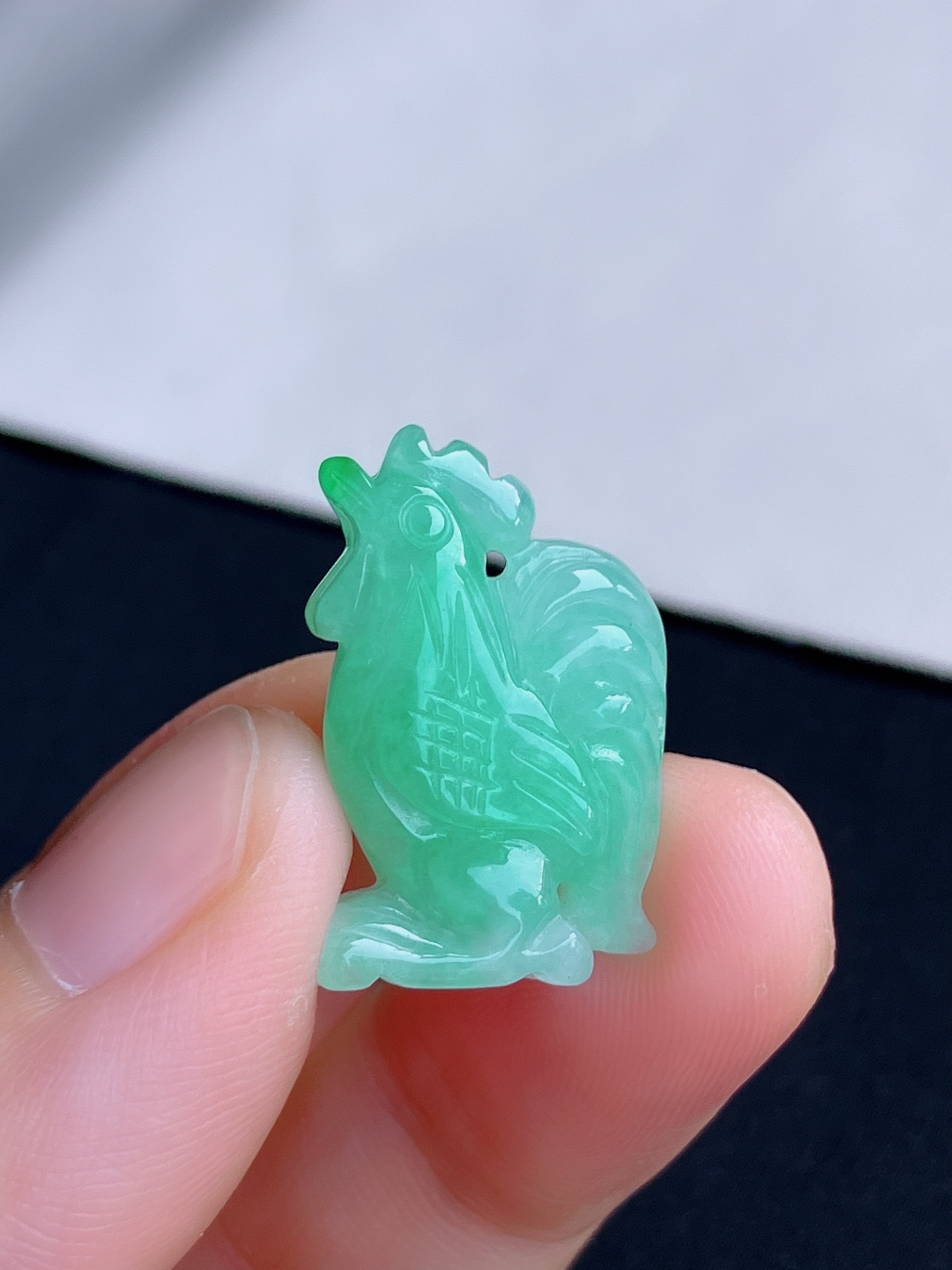 ️，甜绿生肖鸡牌，晶莹剔透，尺寸23/15.6/8/自然光实拍