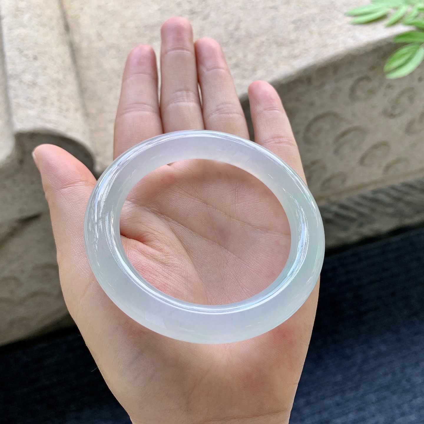圆条53 54 圈口54/9.9/10.4 编码LZ093020 冰糯飘绿，水润，种老，细腻，无裂
