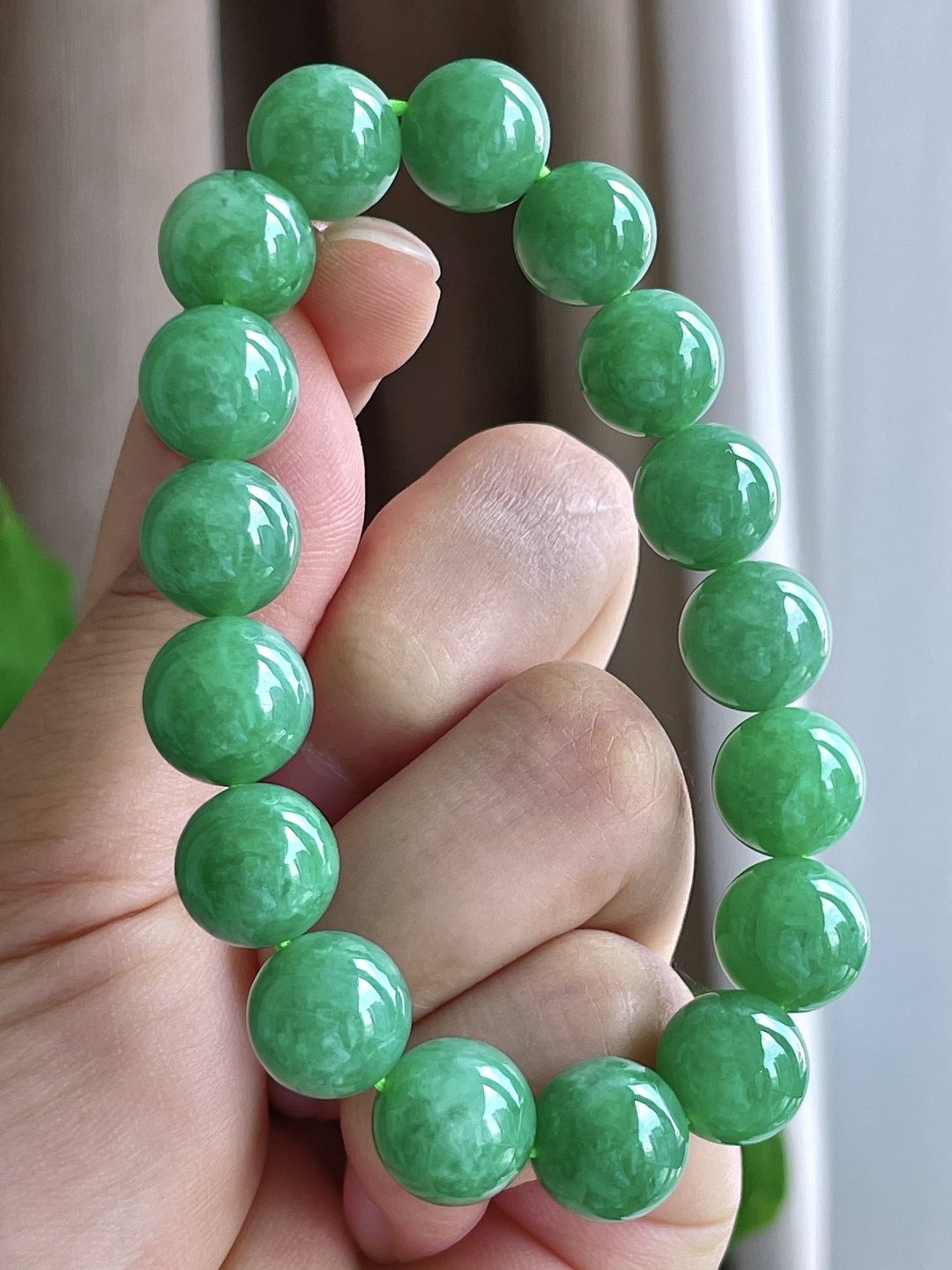 【珠子】阳绿手链圆珠珠子手链 【说明】缅甸 性比高 【尺寸】12.3mm 【重量】54.7克