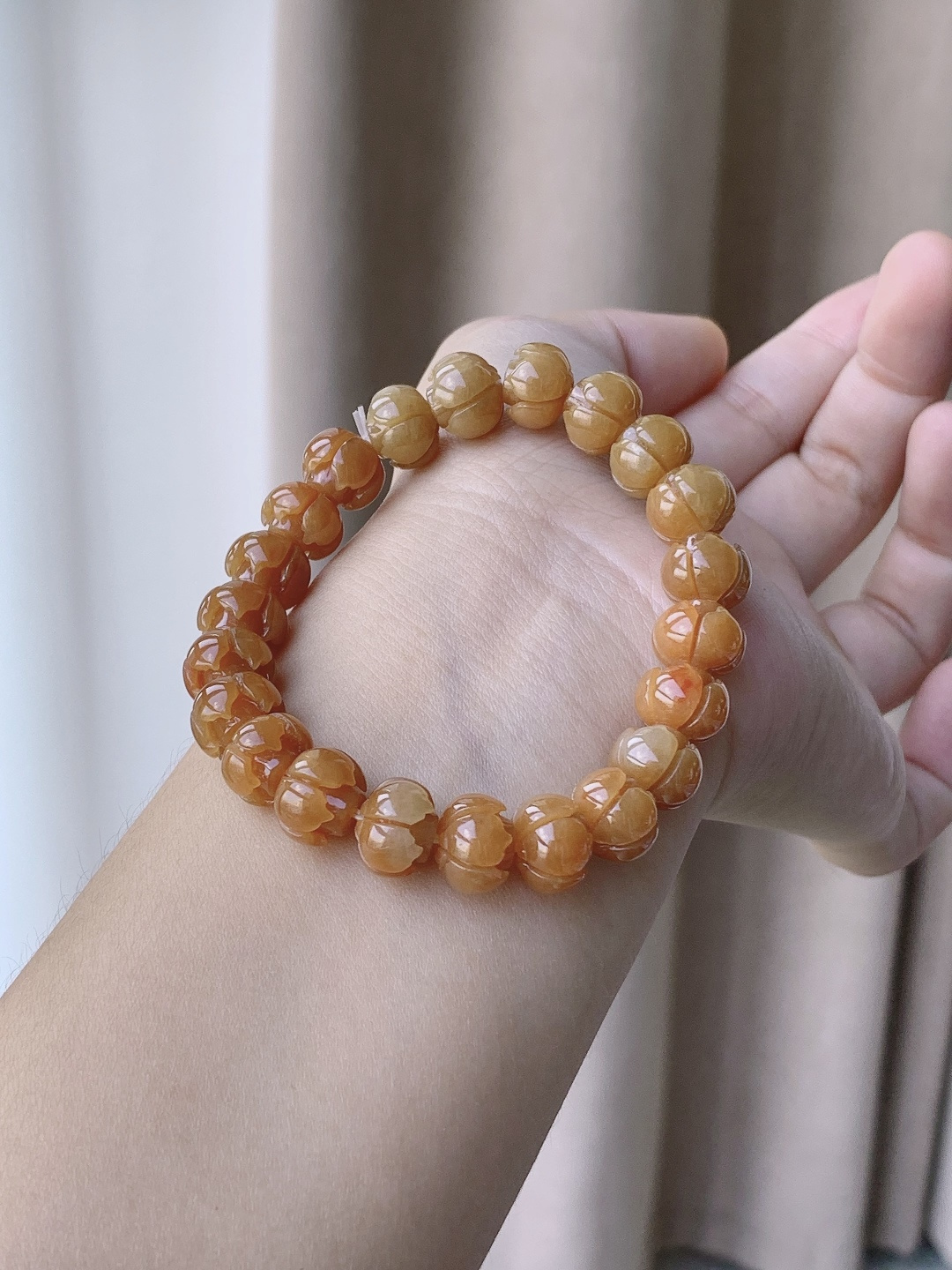 【珠子】冰黄翡手串莲花手串 【说明】缅甸 性比高 立体 【尺寸】10.3-8mm 【重量】30.3克