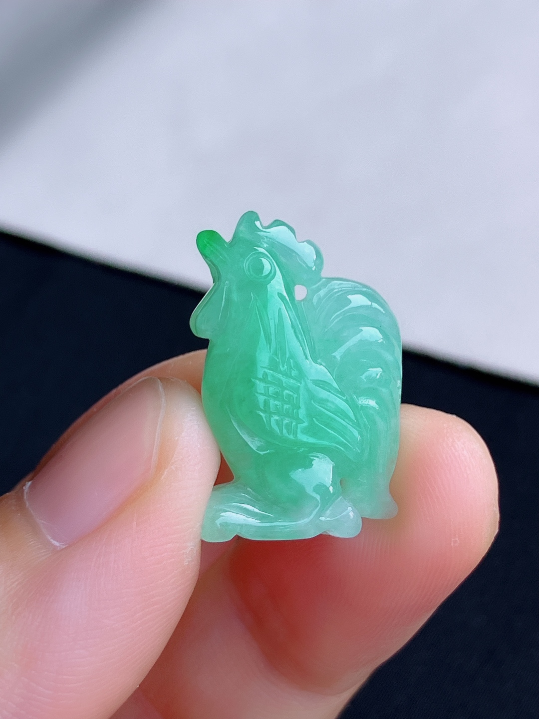 ️，甜绿生肖鸡牌，晶莹剔透，尺寸23/15.6/8/自然光实拍