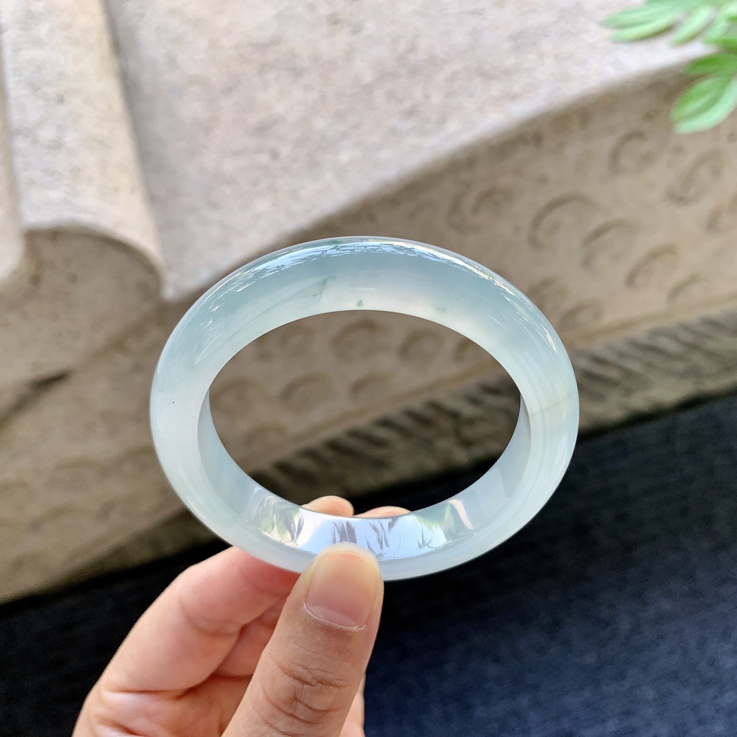 正圈51 52 圈口51.4/11.2/8.3 编码C5093032 糯冰飘花，水润，种老，打灯有棉线