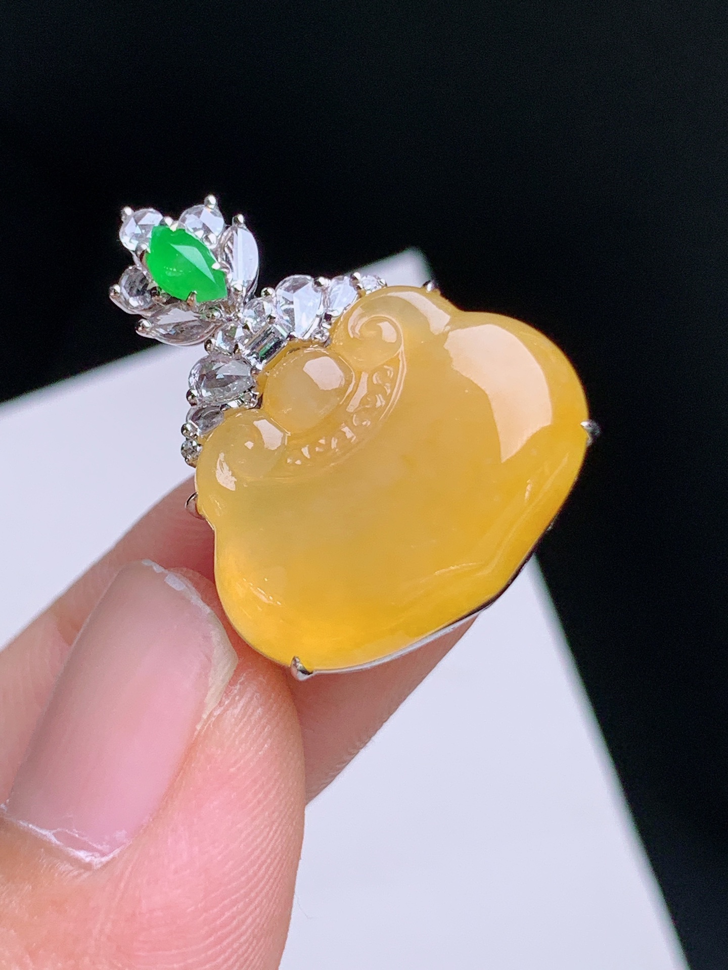 ️ 黄翡如意锁吊坠，色调明艳，质地通透，版型圆润，裸石13.5-18.6-3.624.3 99