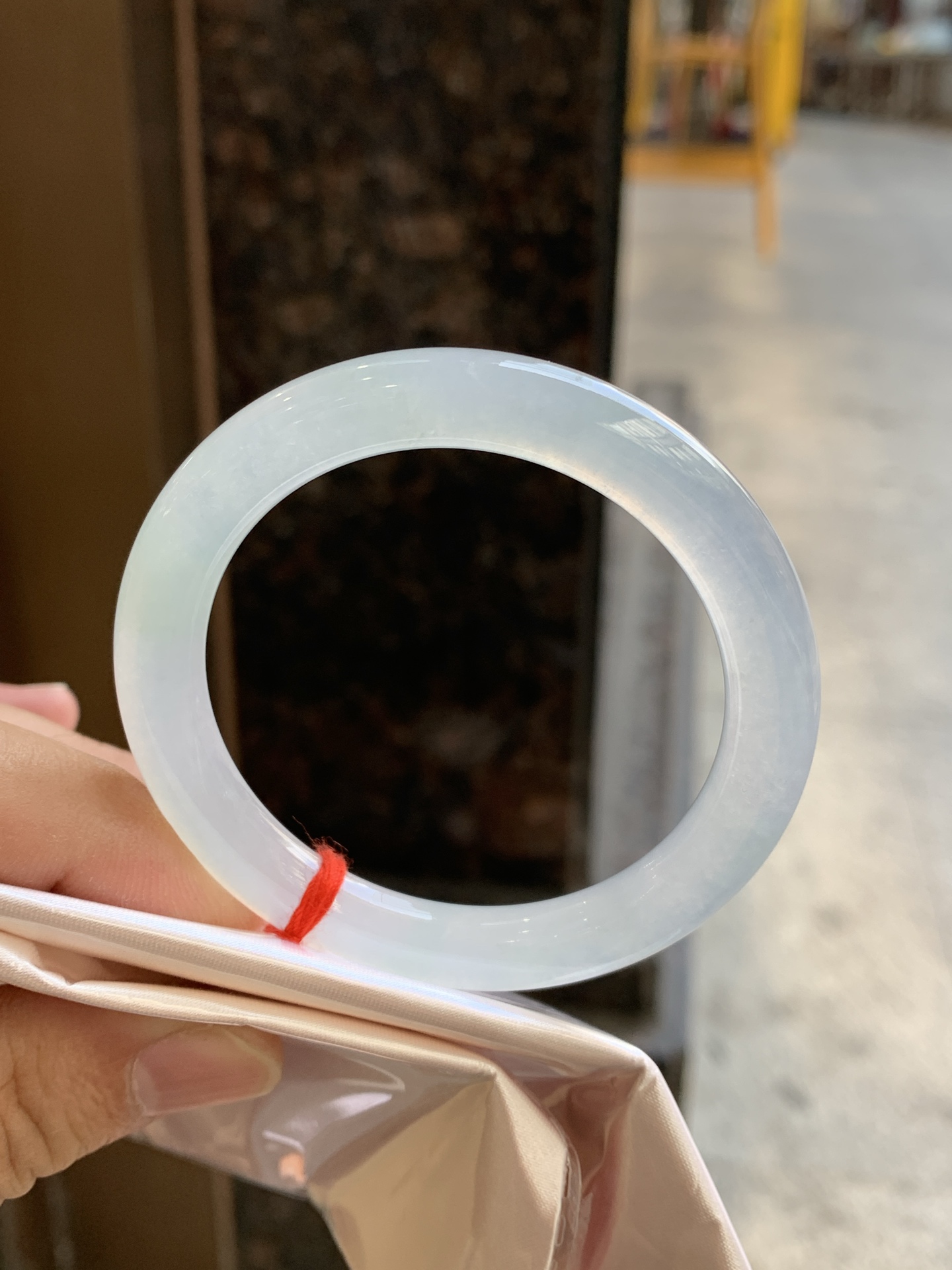 50.4-7.6-8.6冰圆条 打灯一点细纹，无碍 种水冰润清爽，实物带冰晴绿底 正圈51可戴 0929-118MJ0445