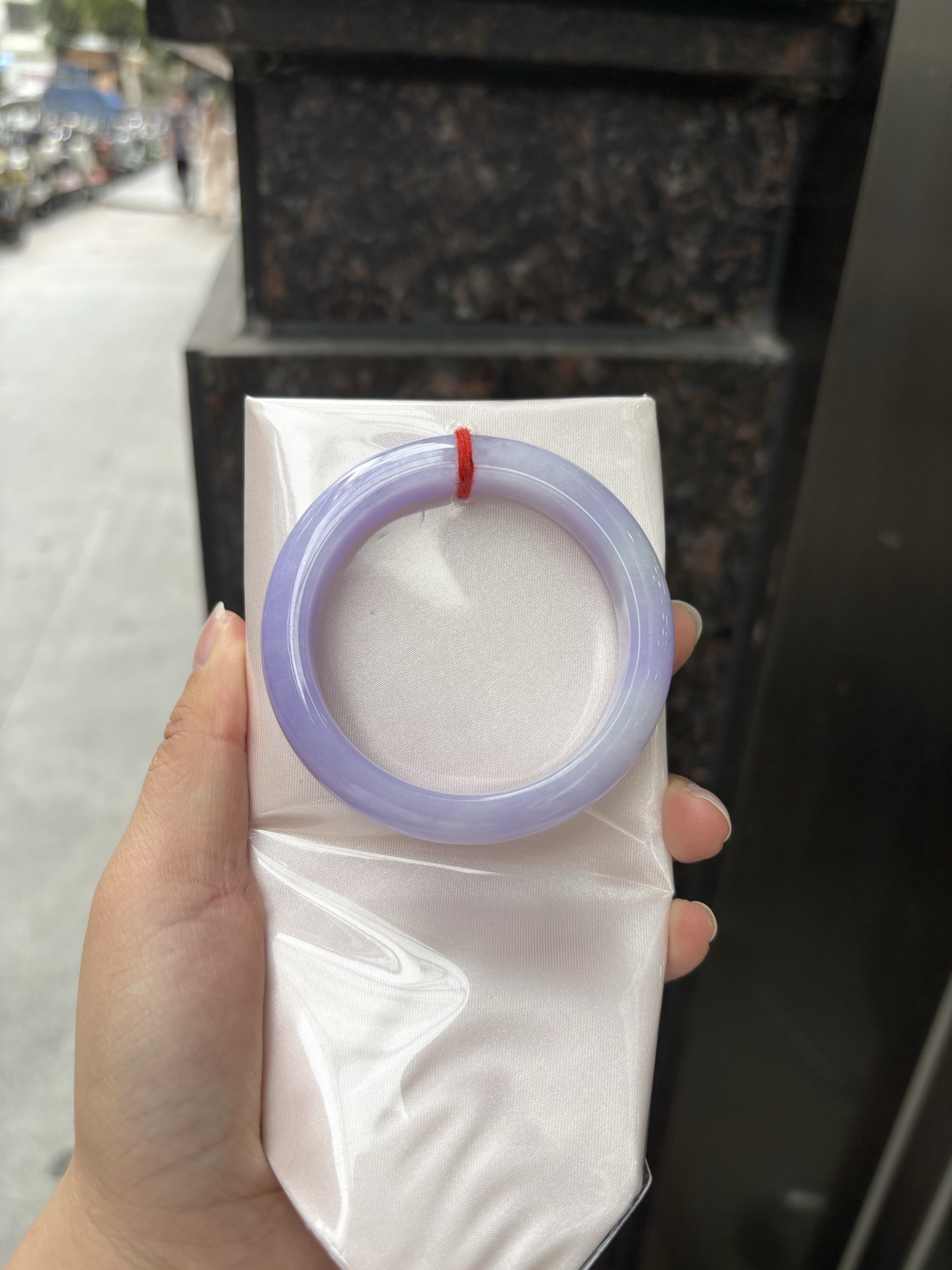 正圈 52.5-12.7-8.1 0320-N263 有纹裂，满圈吸睛抢眼，浪漫迷人，仙气飘飘，优雅高贵显气质，感满满，满满底色均匀不失色，不同光线不一样视觉感受