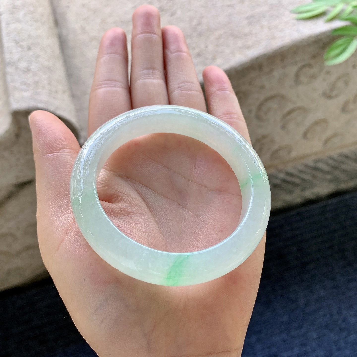 正圈52 53 圈口53.8/11.4/9.3 编码GJ093042 冰糯飘绿，水润，种老，细腻，无