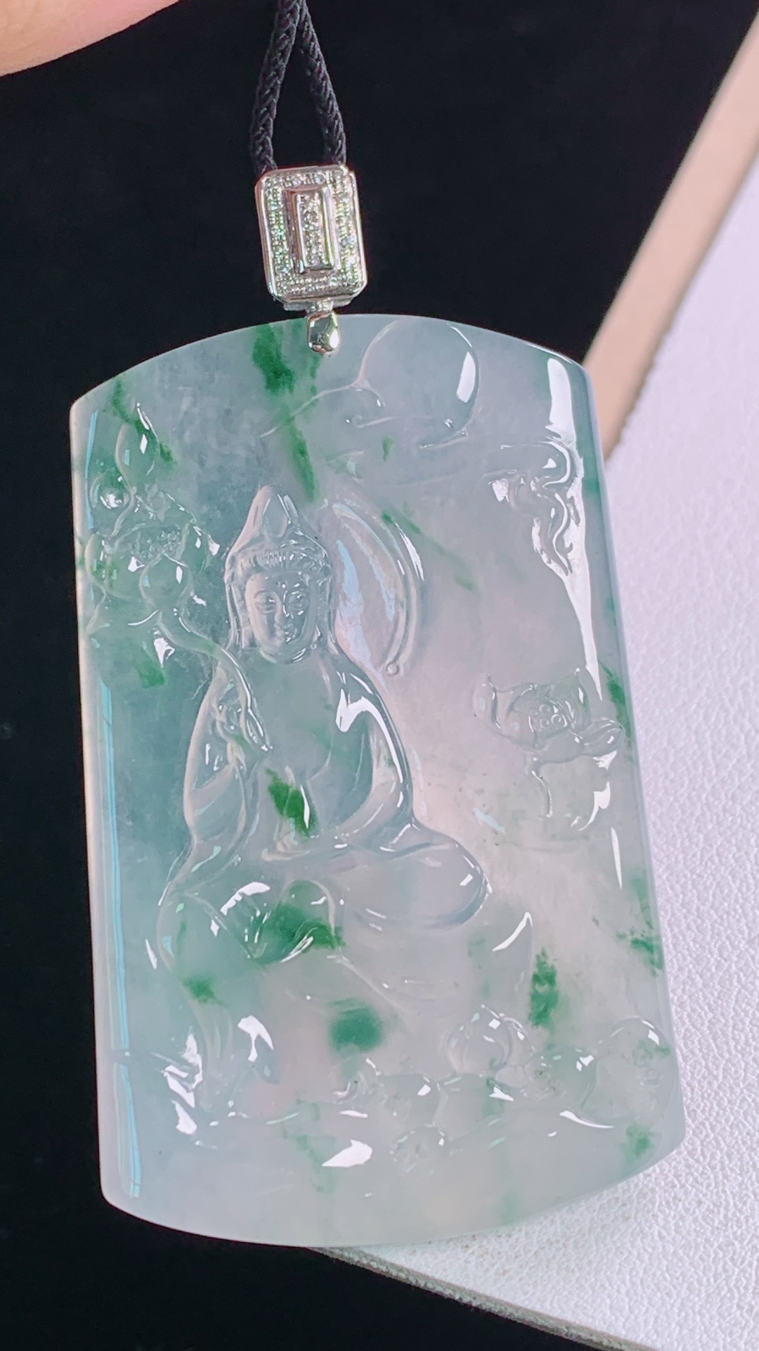 ️冰飘花大势至观音吊坠，18K真金伴钻 花色灵动，冰清玉洁，无裂，尺寸:66.3-56.9-36.