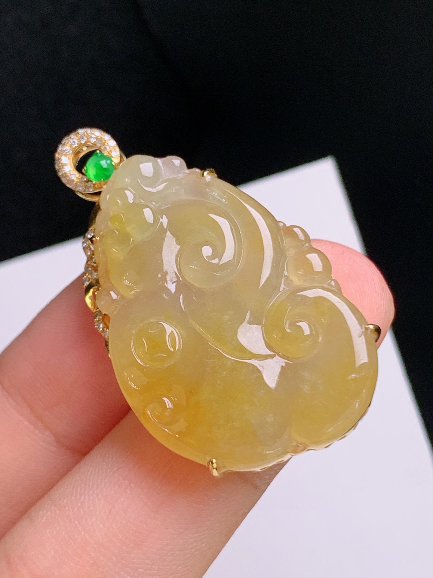 ️ 黄翡如意吊坠，色泽温润，胶感十足，雕工细腻，裸石32.7-22.2-3.139.5，68