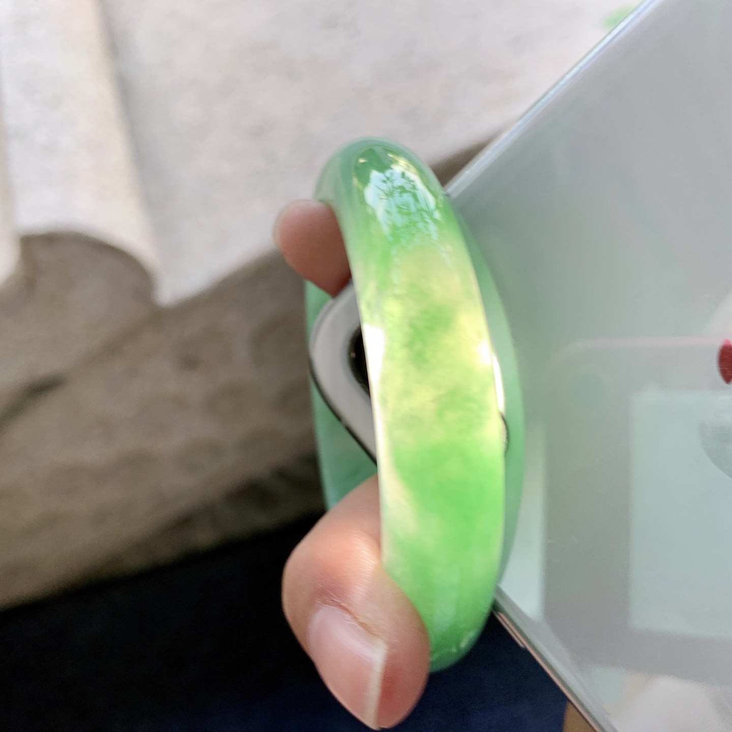 正圈54 55 圈口55.7/13.1/8.8 编码WW093016 冰糯阳绿，水润，种老，细腻，打灯有絮线