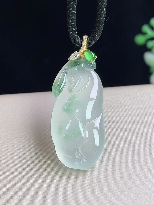 18k金镶冰飘花玉兰花，无裂，尺寸24-11.4-5.5mm，j29ryg