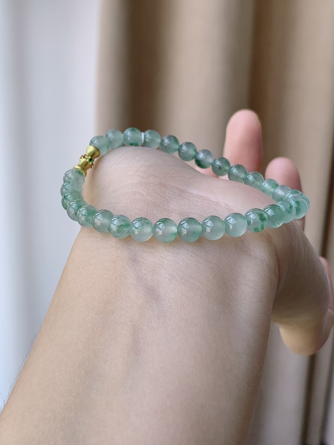 【珠子】冰种飘花手串圆珠珠子手串 【说明】缅甸 性比高 【尺寸】5.8mm 【重量】10.9克