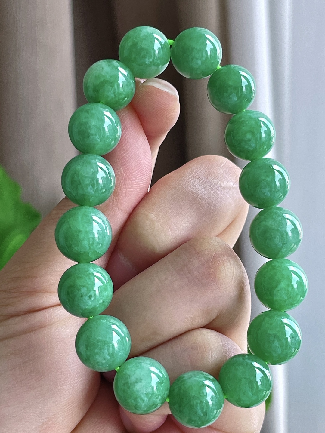 【珠子】阳绿手链圆珠珠子手链 【说明】缅甸 性比高 【尺寸】12.3mm 【重量】54.7克