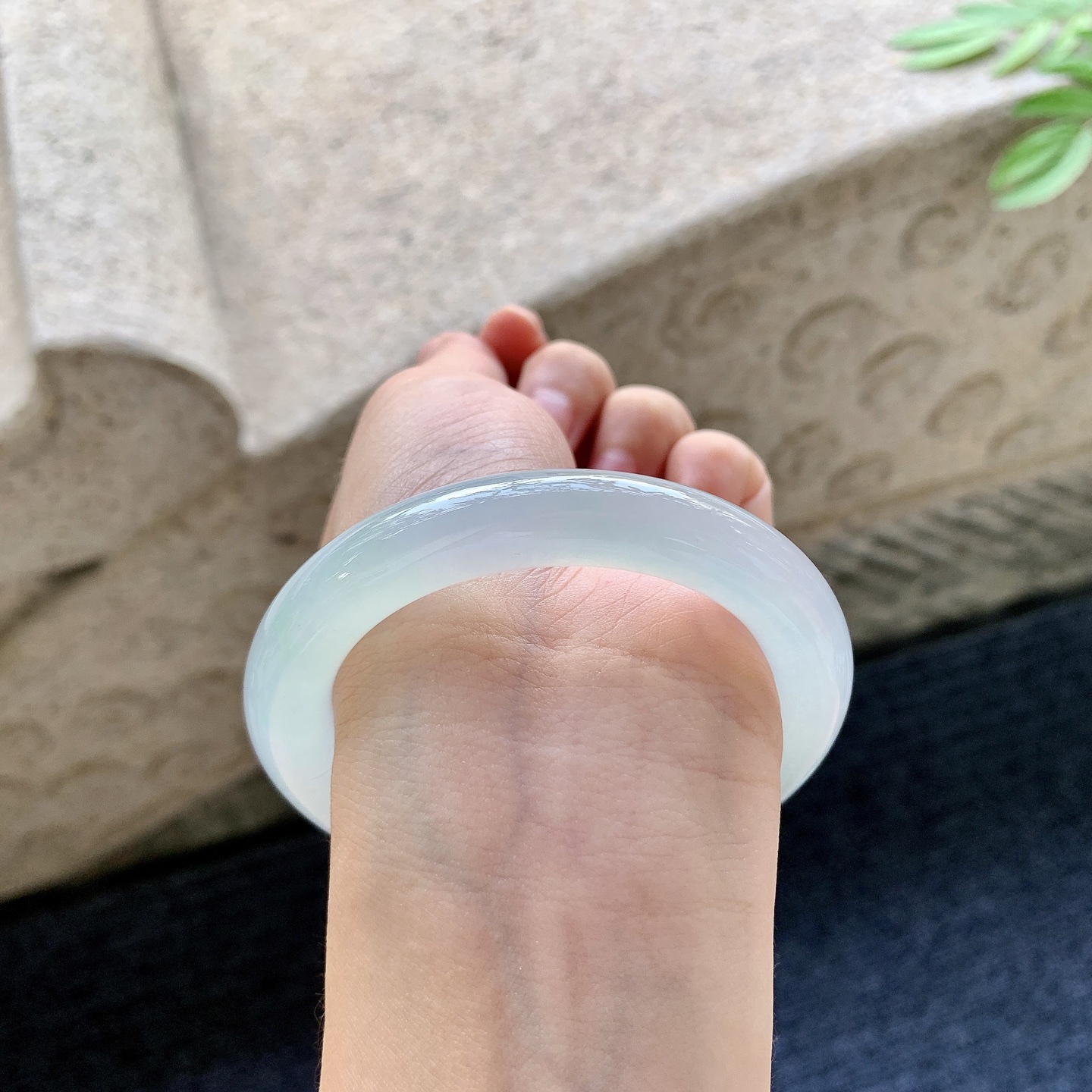 圆条53 54 圈口54.2/10.5/10.4 编码DZ093004 冰糯春彩，清透，水润，种老，细腻，有纹线