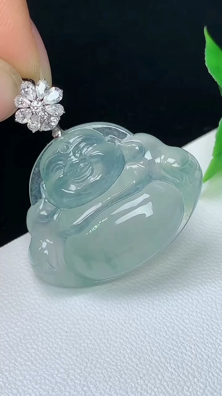 天然A货翡翠佛公吊坠，尺寸21.9-28.5-5.8，重量:6.75g
10月7日