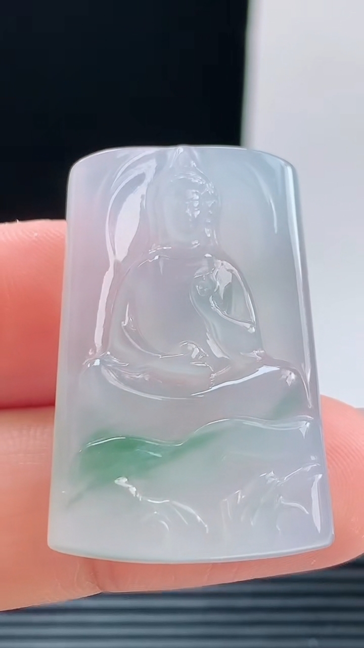 天然A货翡翠冰种飘花观音菩萨吊坠，尺寸35.2-25.7-5.8重量:11.65
10月9日