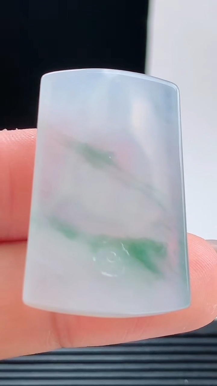 天然A货翡翠冰种飘花观音菩萨吊坠，尺寸35.2-25.7-5.8重量:11.65
10月9日