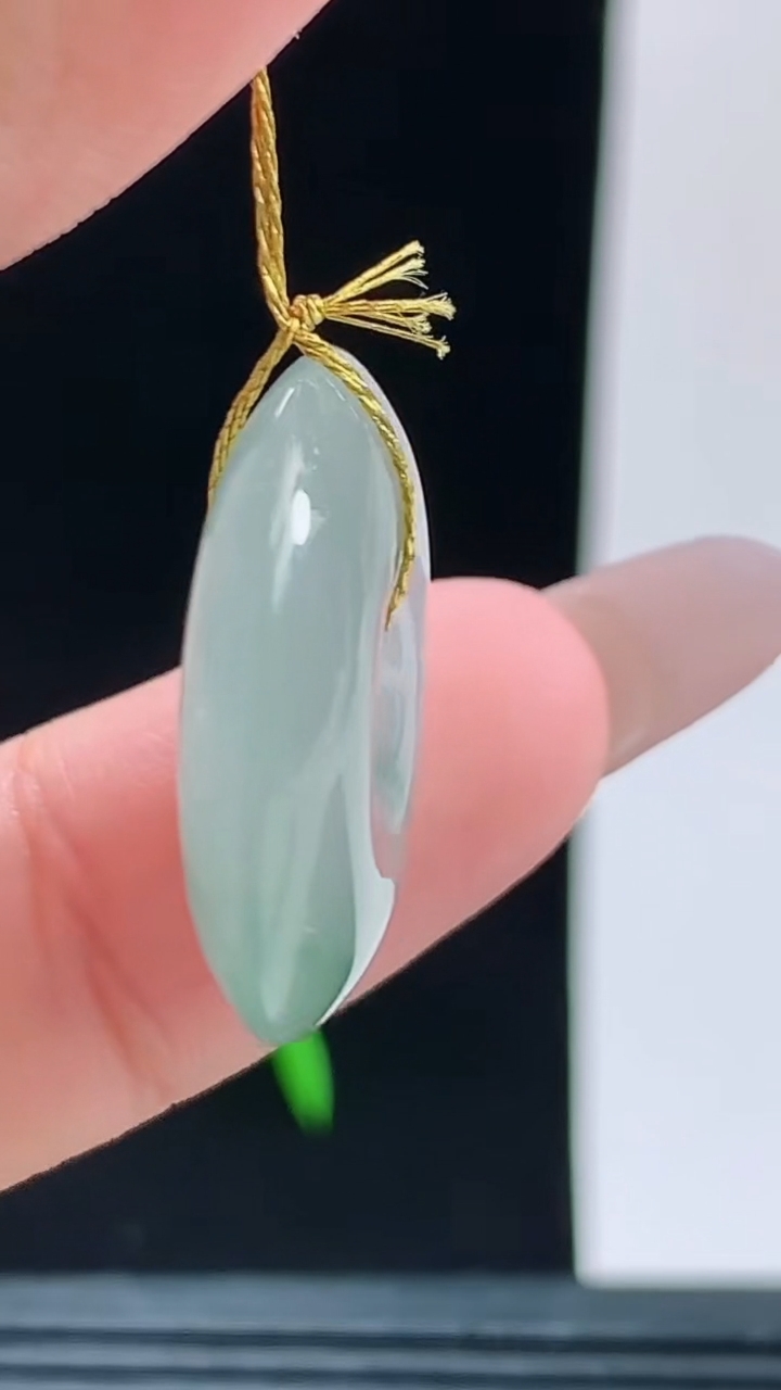 天然A货翡翠冰种飘花平安扣吊坠，尺寸23.1-6重量:6.21
10月9日