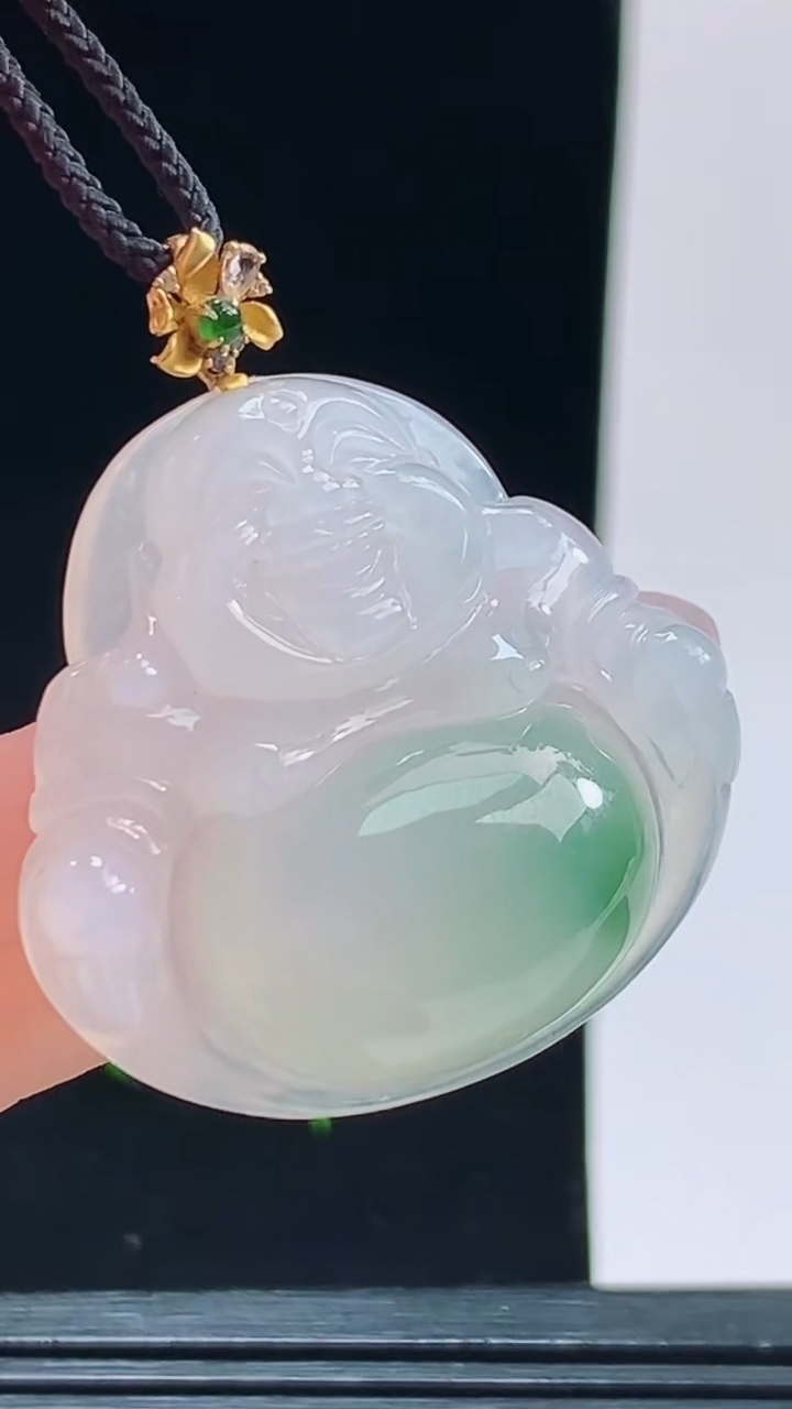 天然A货翡翠种飘花佛公吊坠，尺寸30.4-33.5-7.5重量:11.90
10月9日