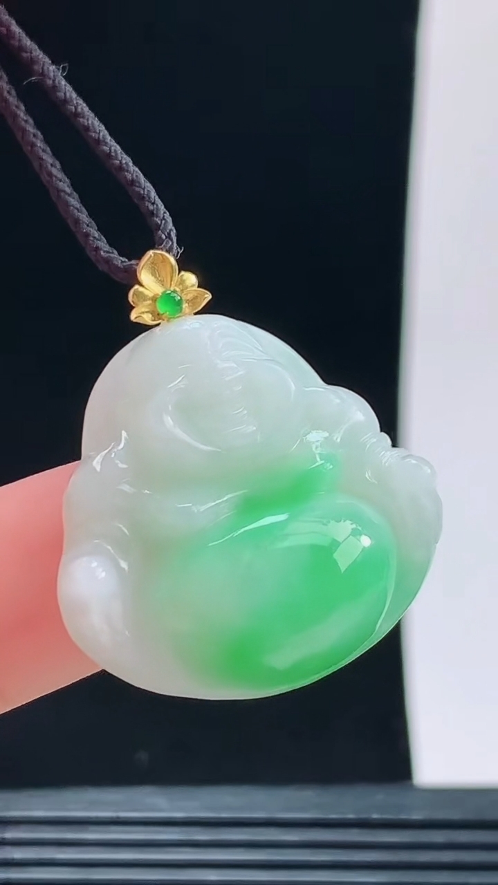 天然A货翡翠佛公吊坠，尺寸25.5-27-8.9重量:8.91g
10月9日