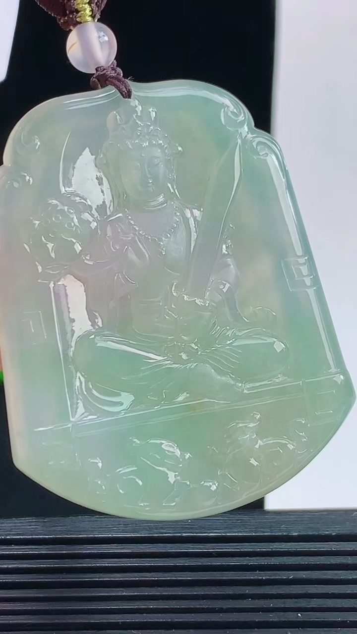 天然A货翡翠虚空藏菩萨吊坠，尺寸52.8-41.2-5.7重量:29.57
10月9日