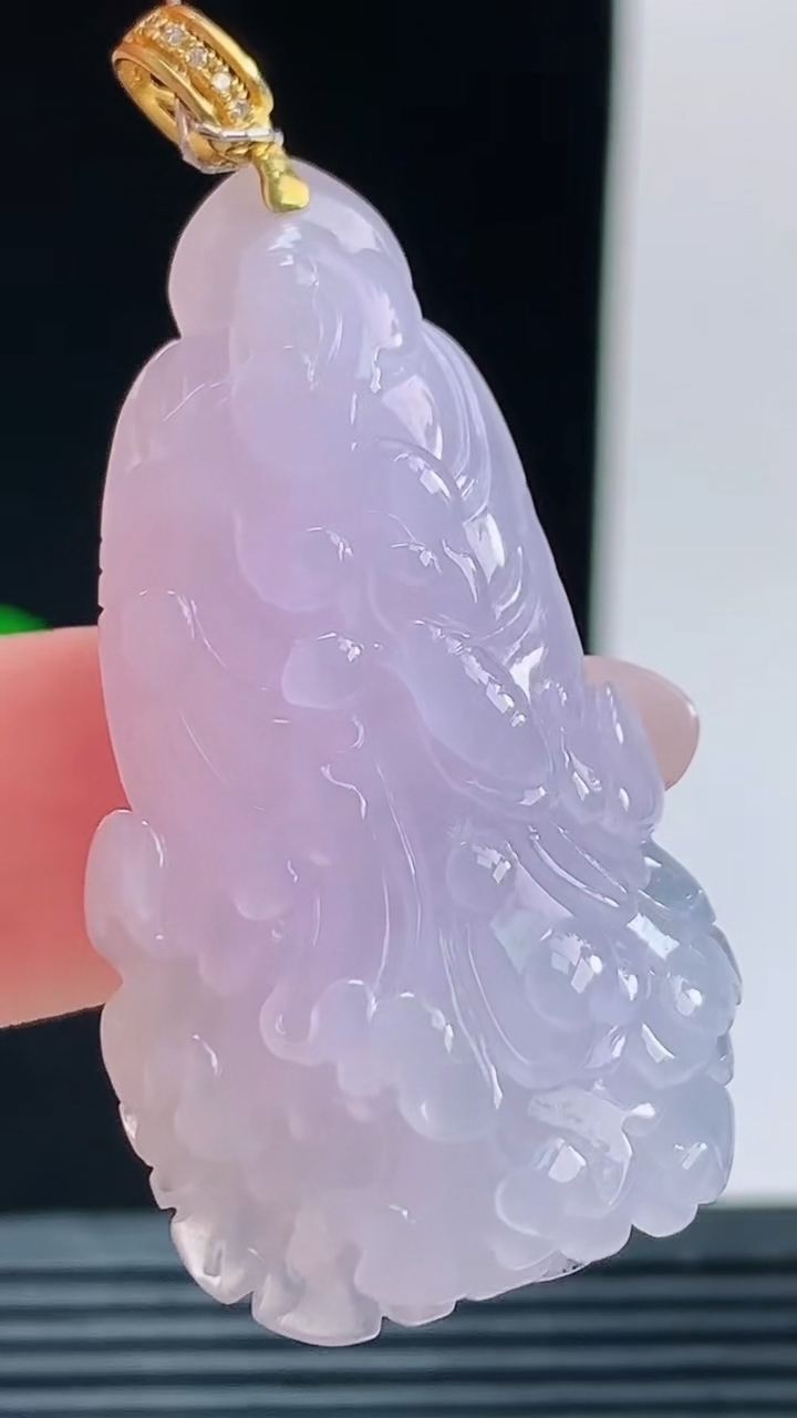 天然A货翡翠种紫罗兰白菜吊坠，尺寸41.3-23.4-11.1重量:13.03
10月9日
