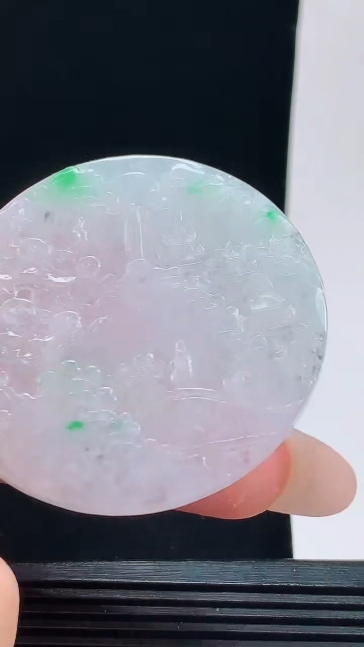 天然A货翡翠山水牌吊坠，尺寸50.8-4.7重量:27.92g
10月9日