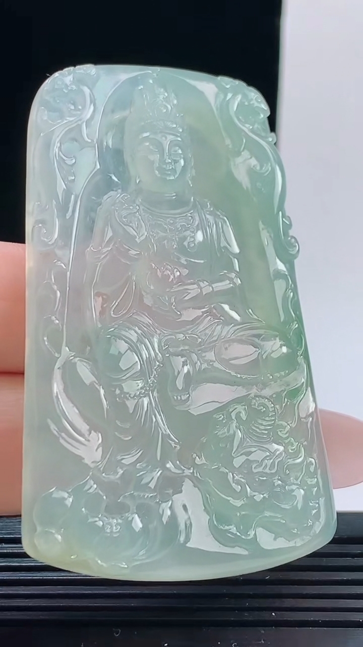 天然A货翡翠文殊菩萨吊坠，尺寸65.1-38.3-6重量:34.66g
10月9日
