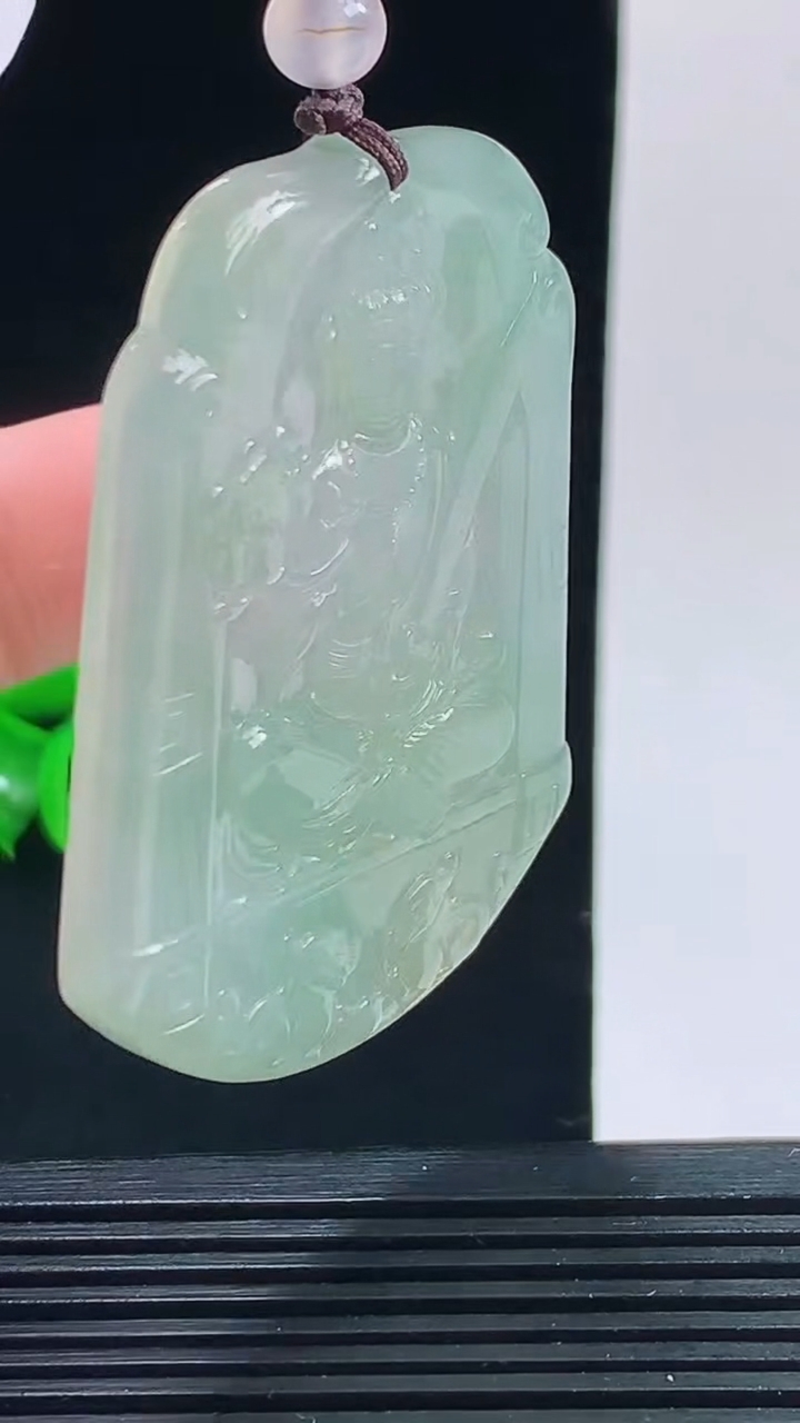 天然A货翡翠虚空藏菩萨吊坠，尺寸52.8-41.2-5.7重量:29.57
10月9日